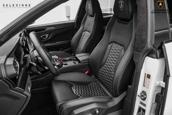 2021 Lamborghini Urus interior, seats