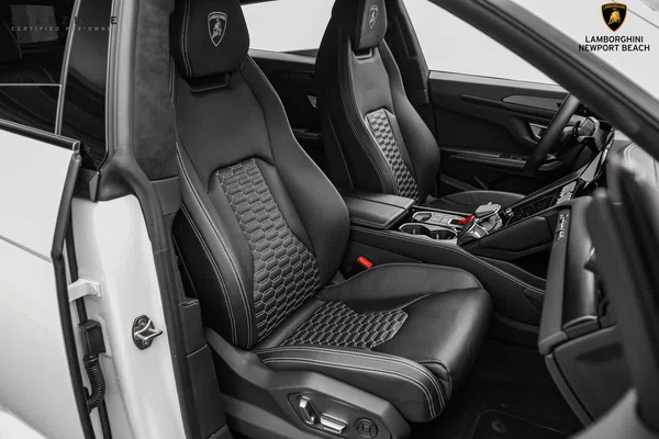2021 Lamborghini Urus interior, seats