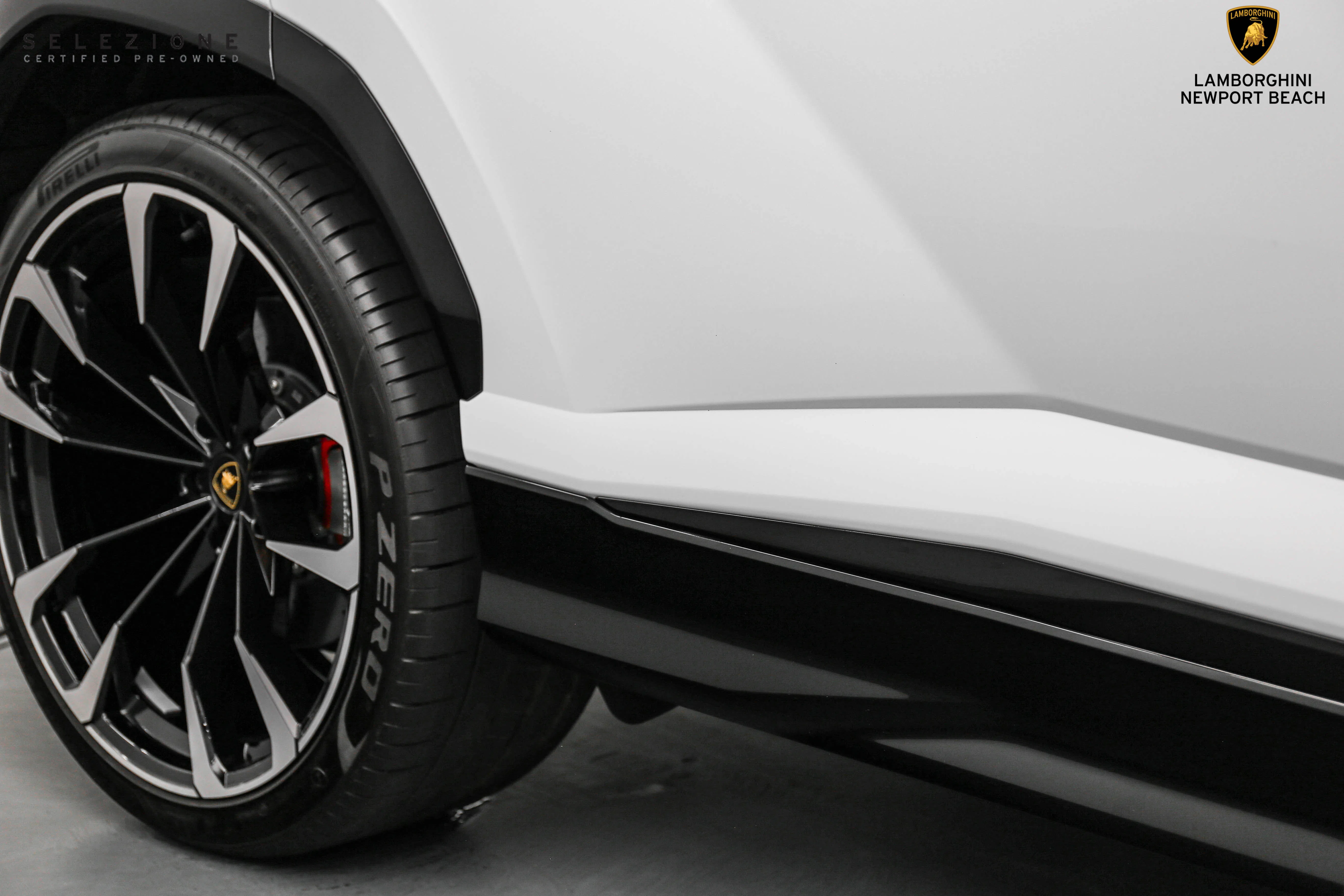 2021 Lamborghini Urus for sale, exterior, Bianco Icarus Metallic