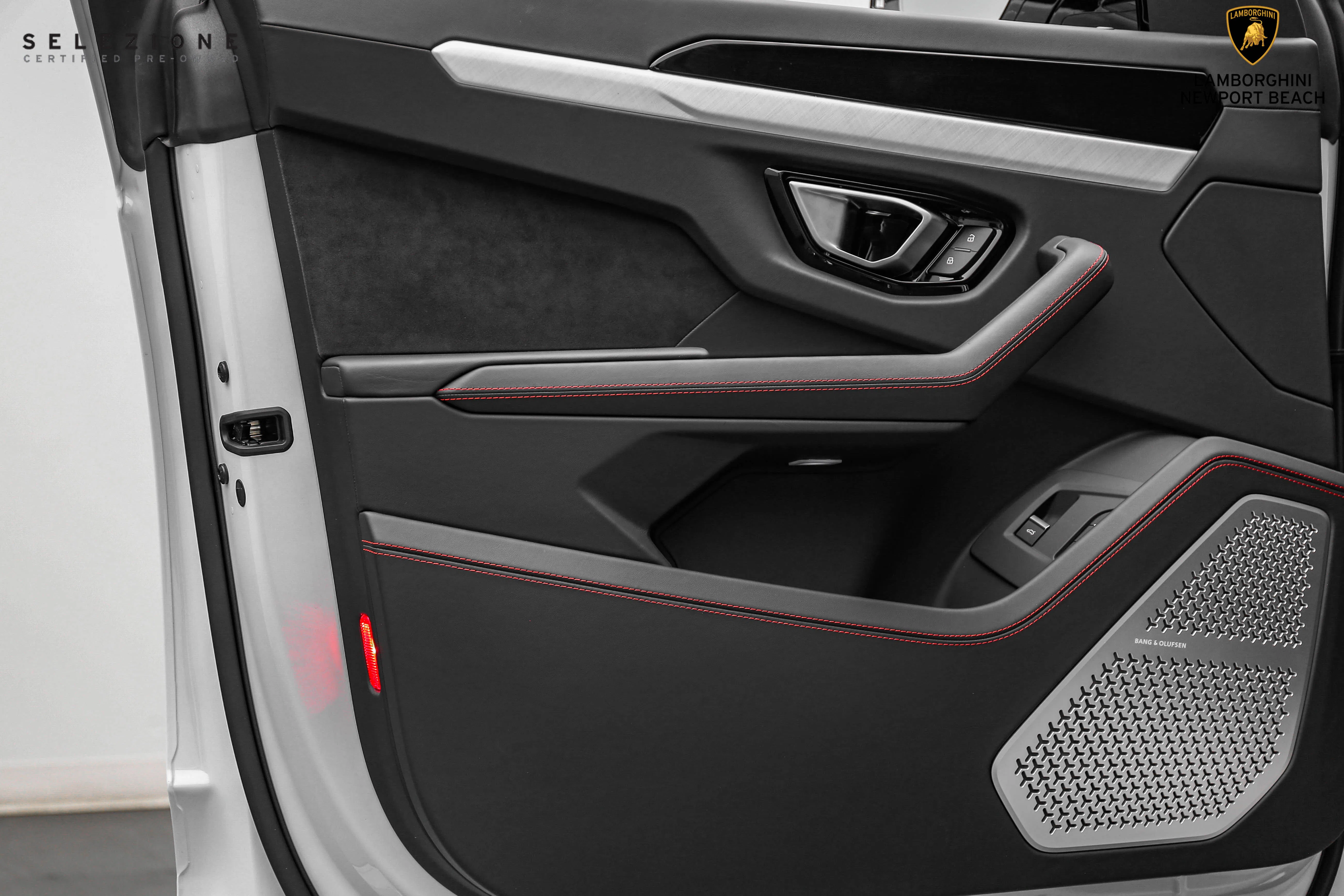 2021 Lamborghini Urus interior, door panel, Nero Ade, Full leather
