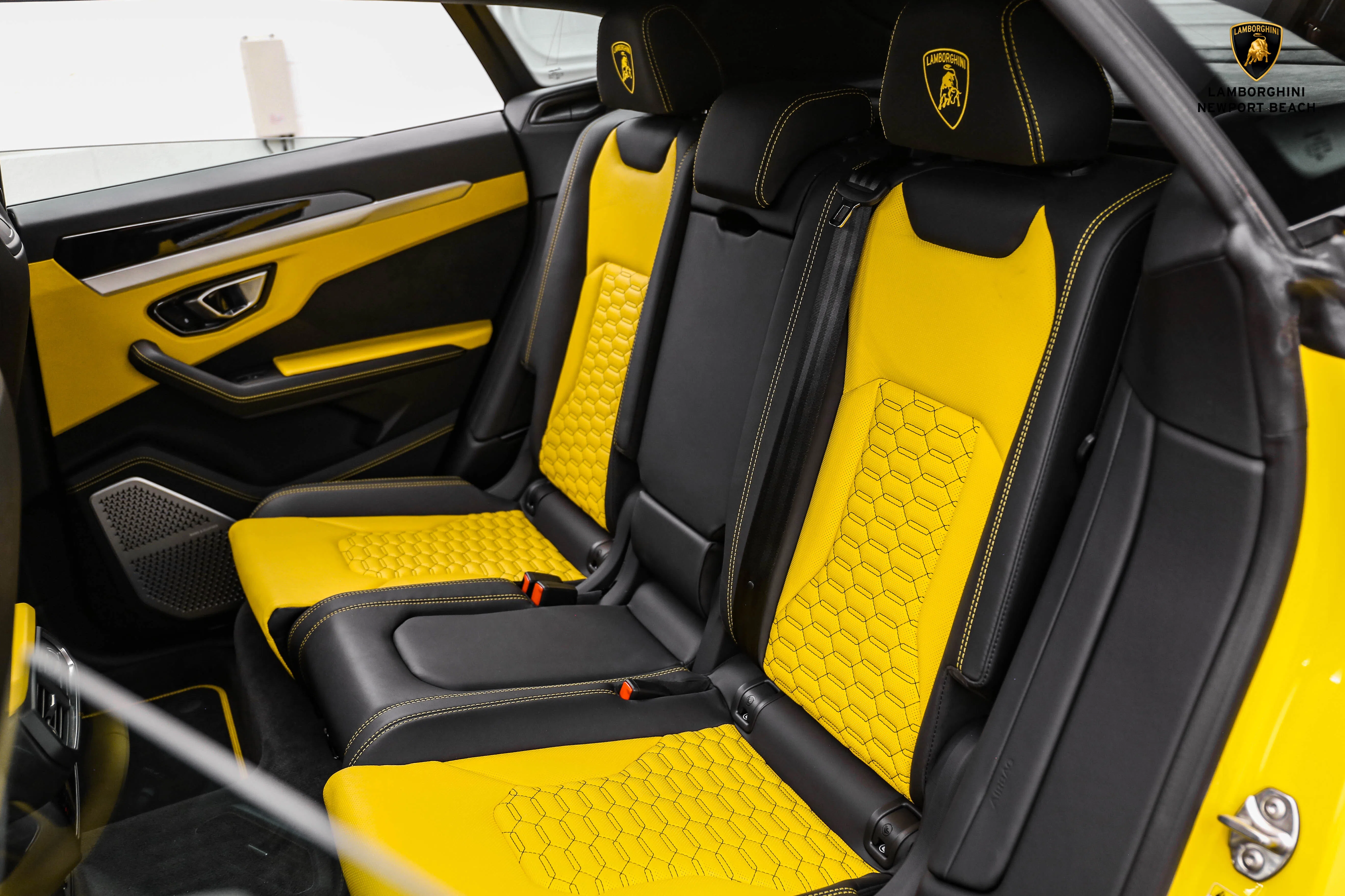 2022 Lamborghini Urus interior, seats, Nero Ade