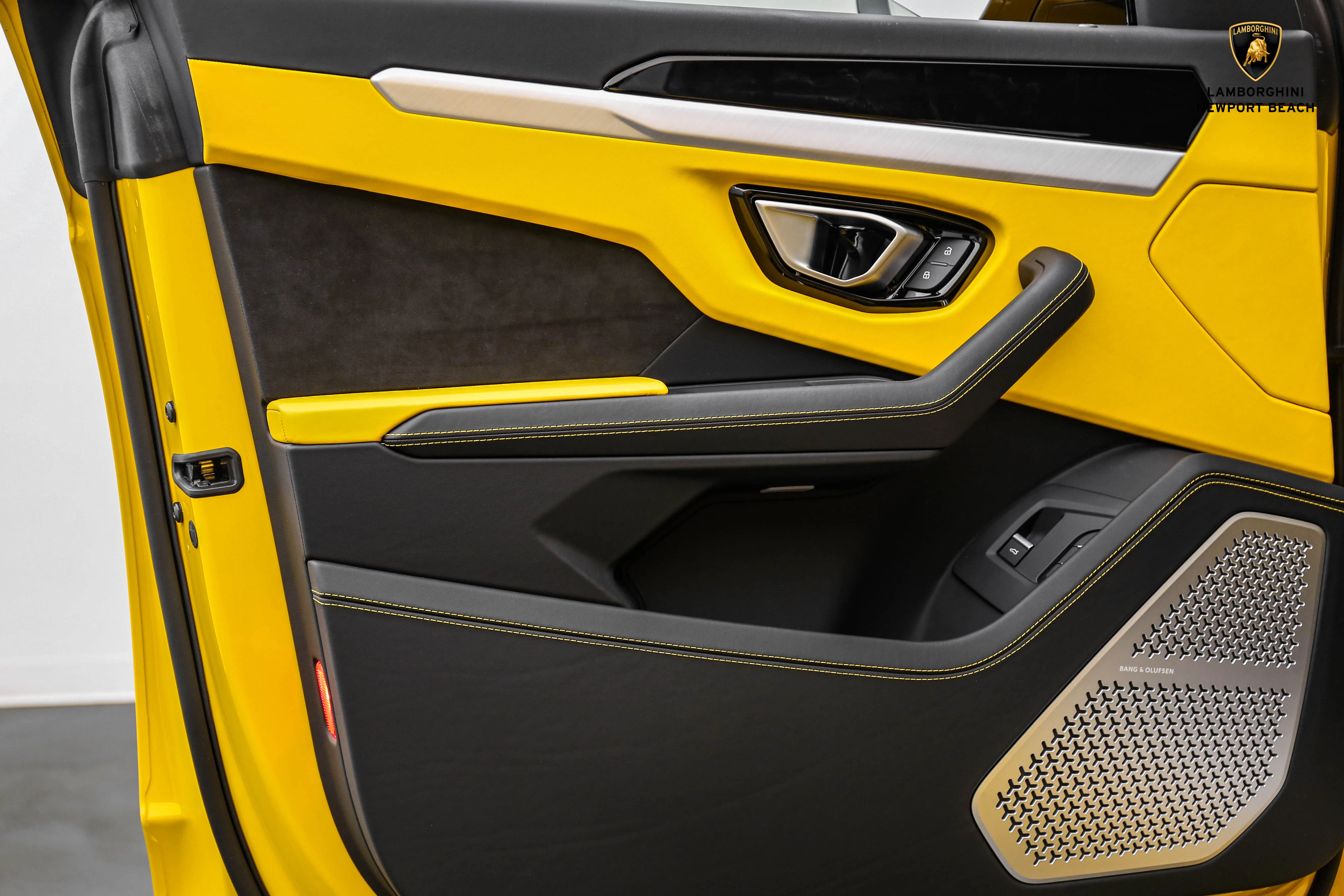 2022 Lamborghini Urus interior, door panel, Nero Ade
