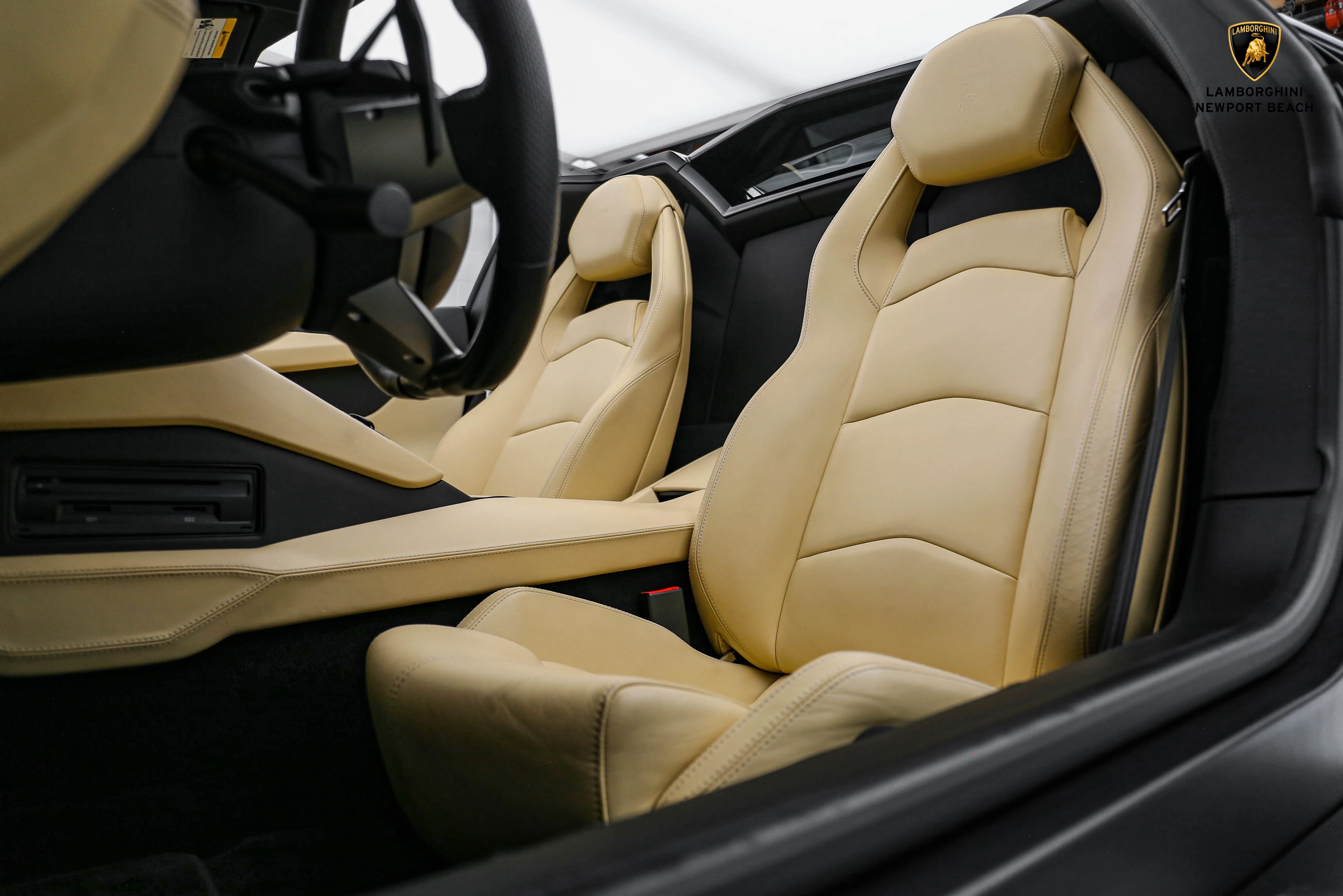 2013 Lamborghini Aventador LP700-4 Roadster interior, seats, Terra Dirce/Nero Ade