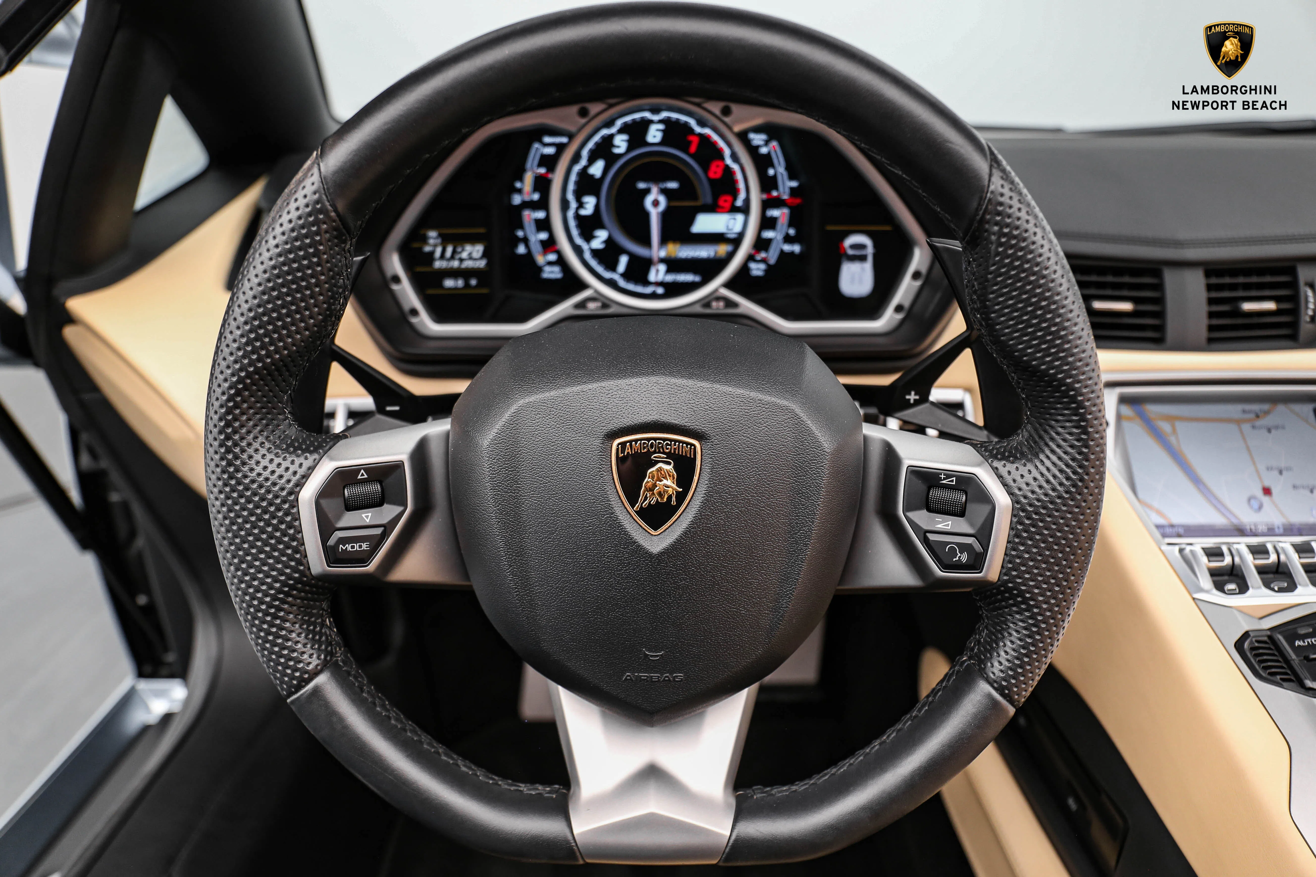 2013 Lamborghini Aventador LP700-4 Roadster interior, steering wheel, Terra Dirce/Nero Ade
