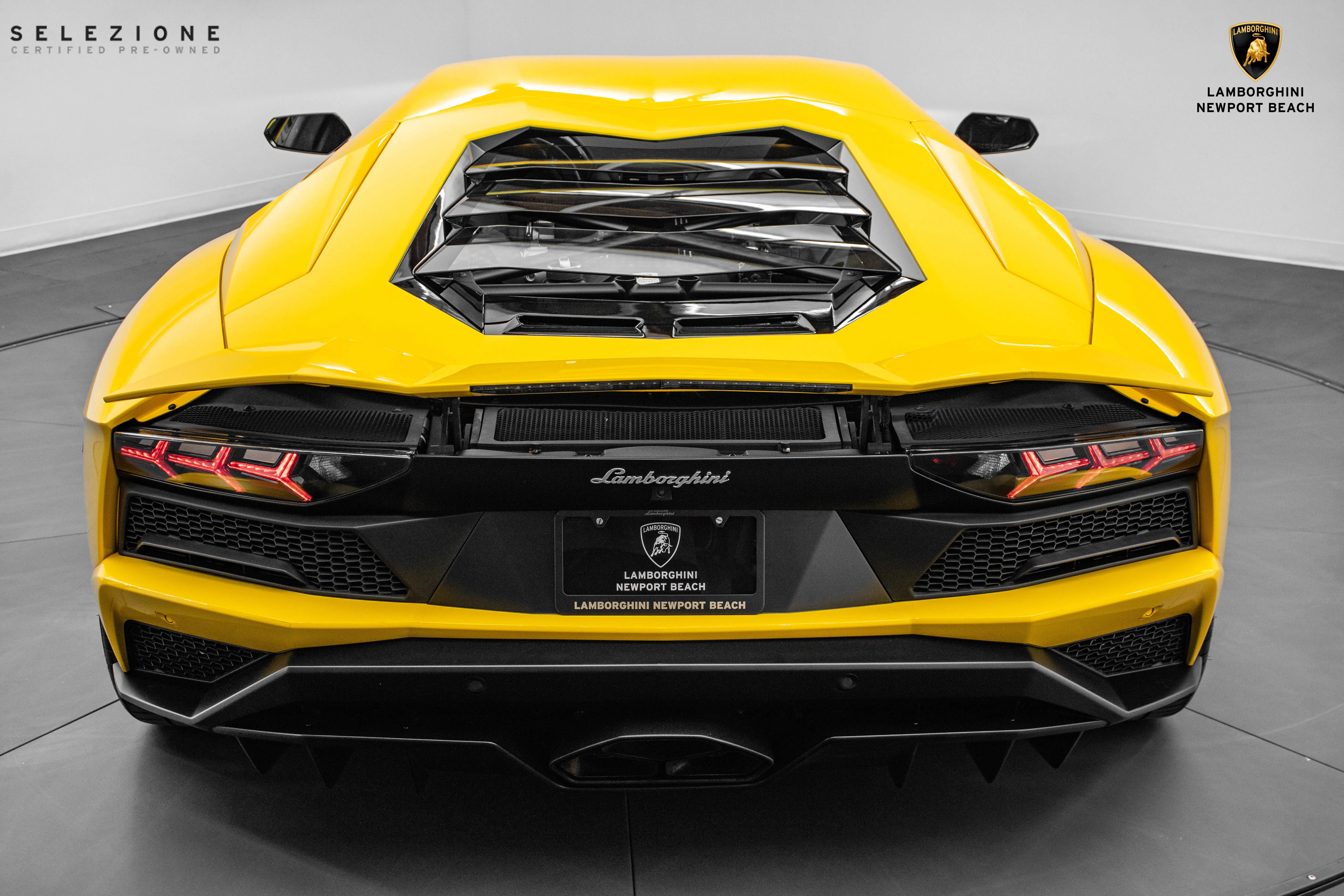 2018 Lamborghini Aventador S for sale, exterior, Giallo Orion Pearl Effect