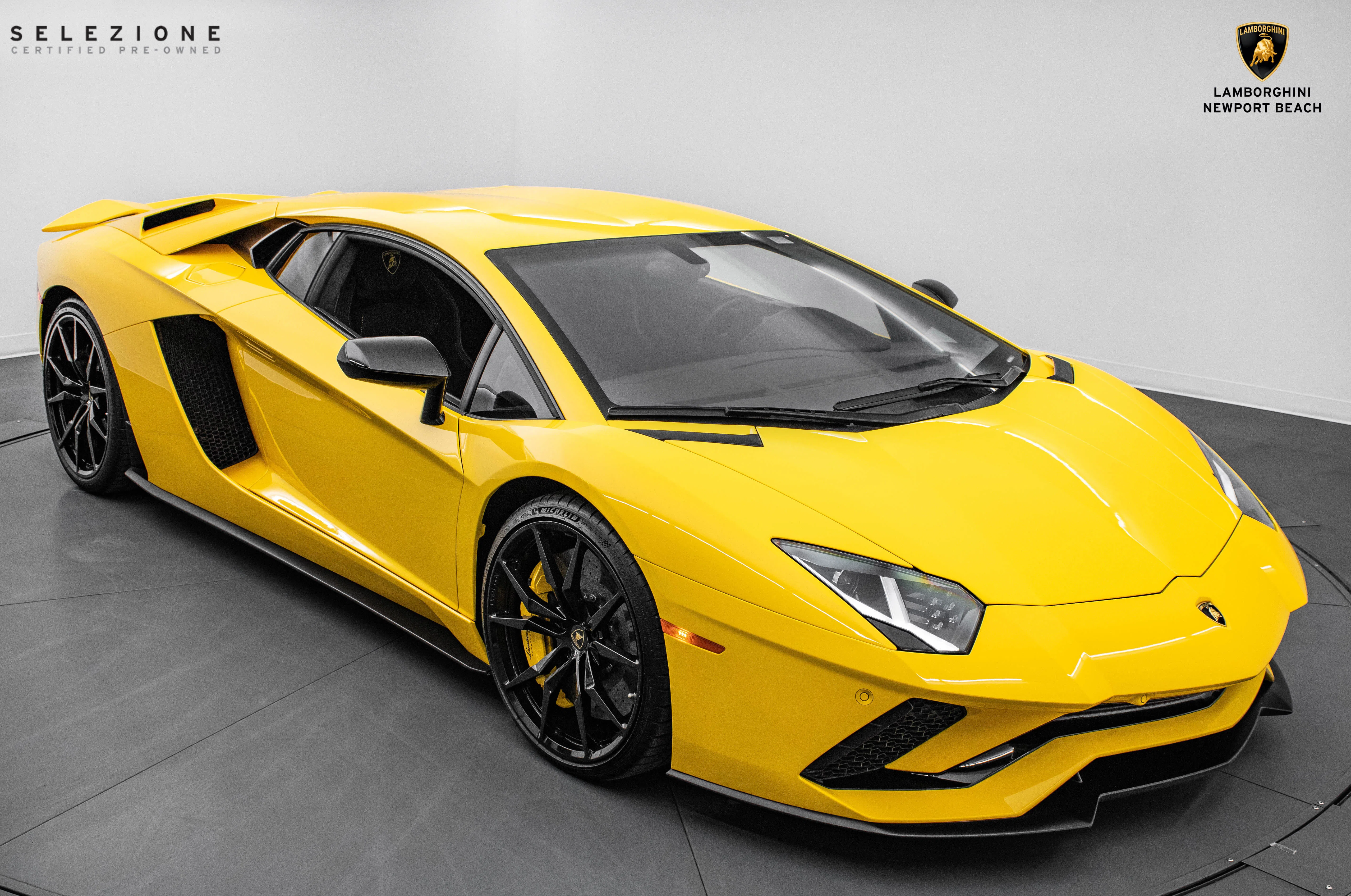 2018 Lamborghini Aventador S for sale, exterior, Giallo Orion Pearl Effect