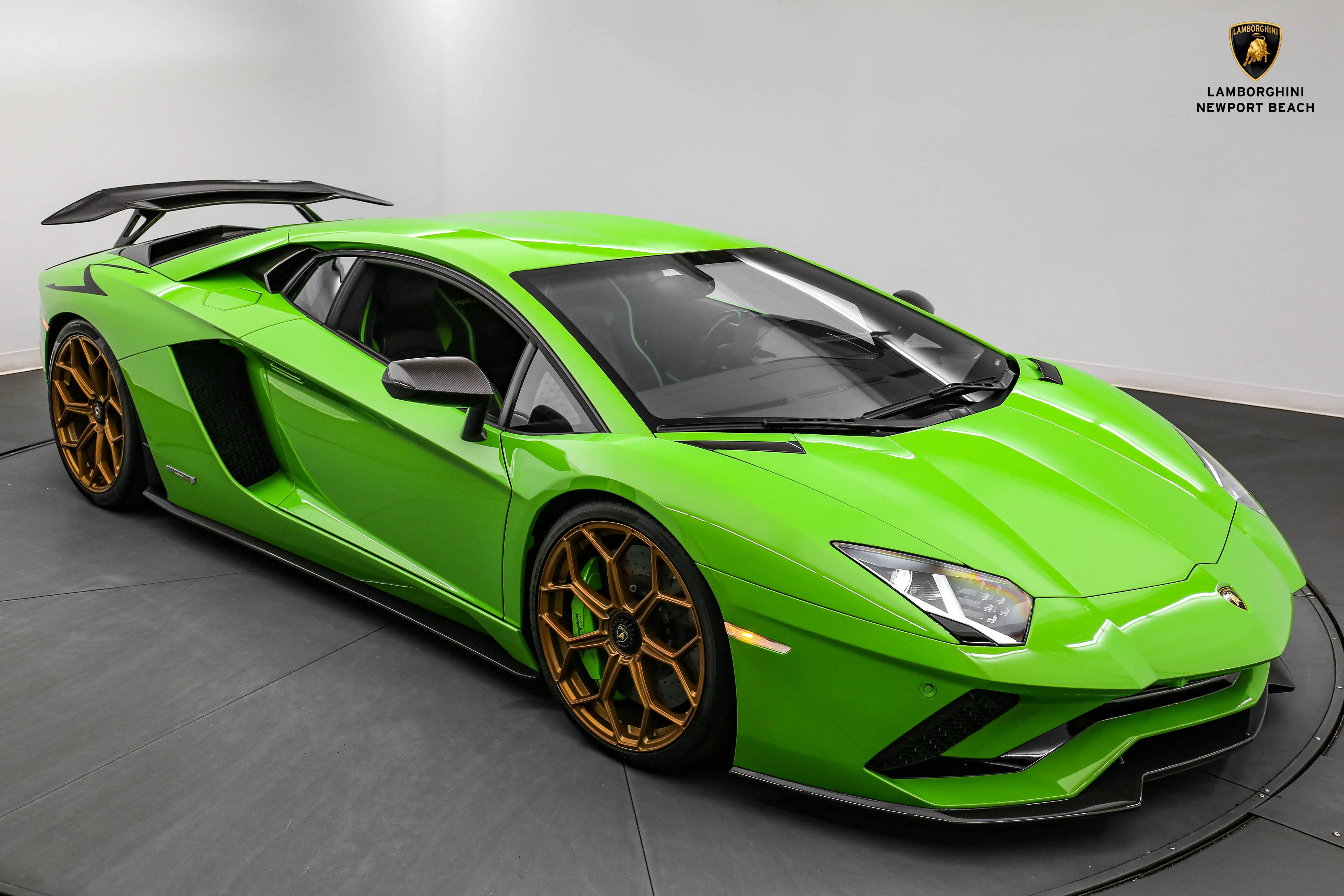 2018 Lamborghini Aventador S for sale, exterior, Verde Mantis Pearl Effect