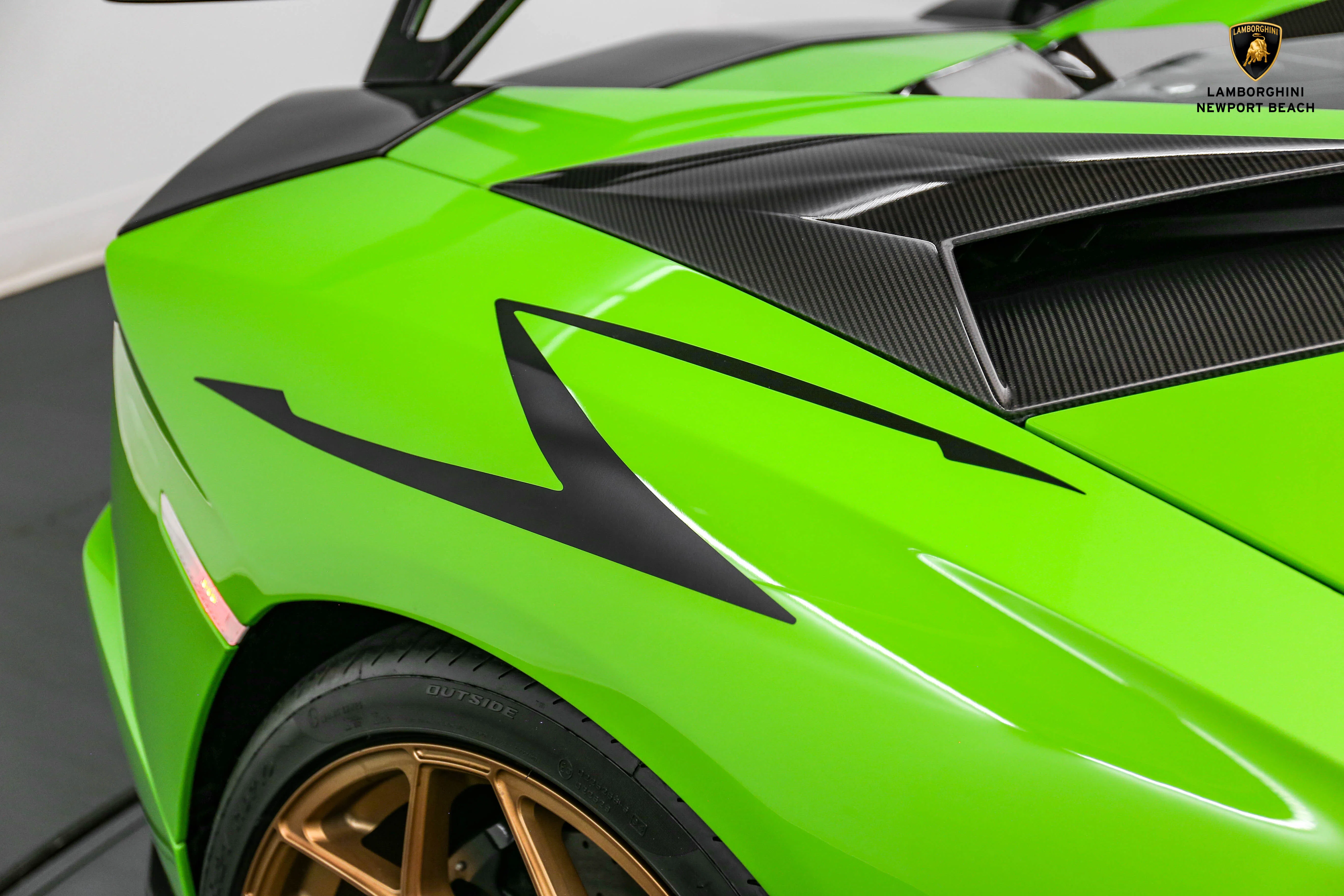 2018 Lamborghini Aventador S for sale, exterior, Verde Mantis Pearl Effect