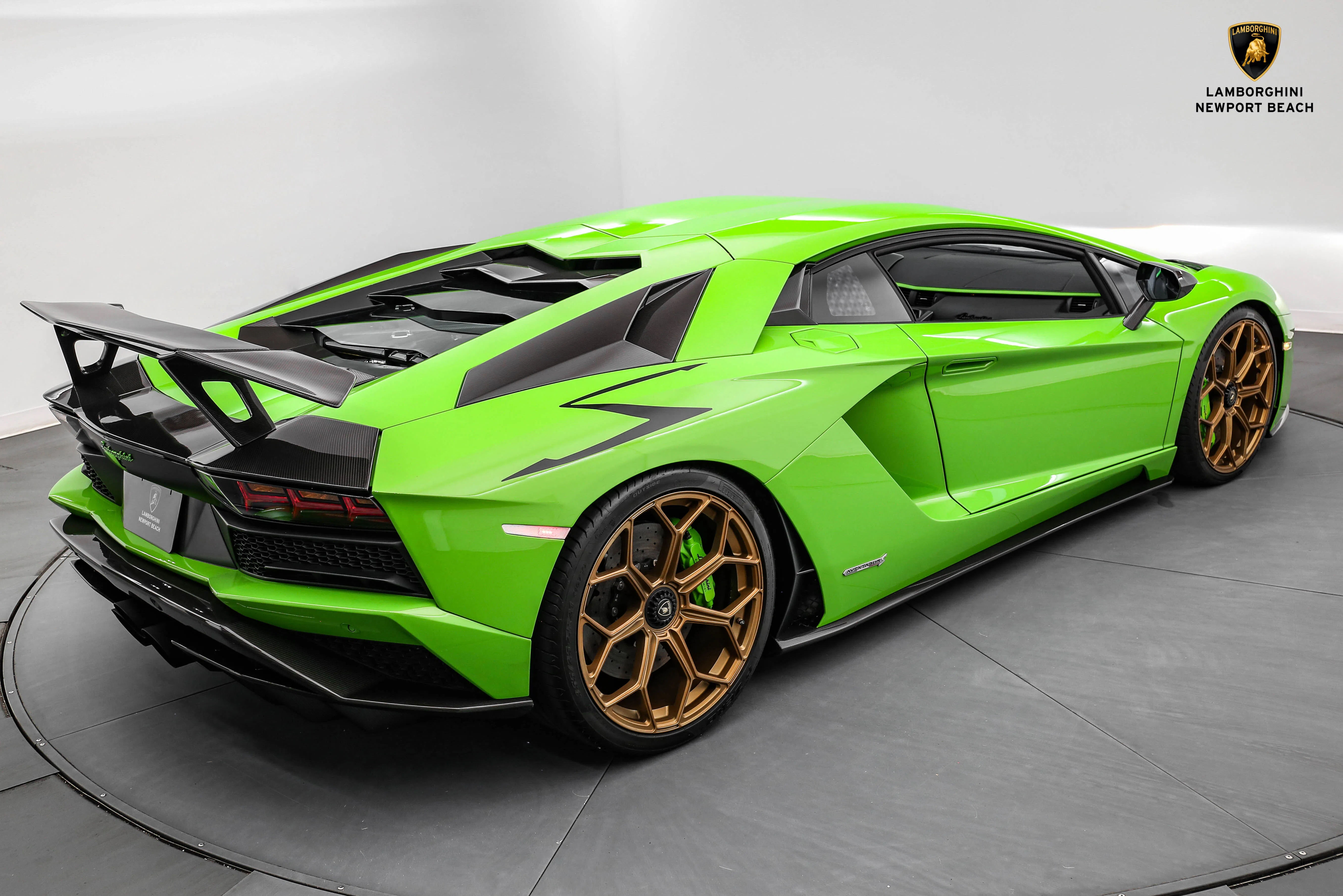 2018 Lamborghini Aventador S for sale, exterior, Verde Mantis Pearl Effect