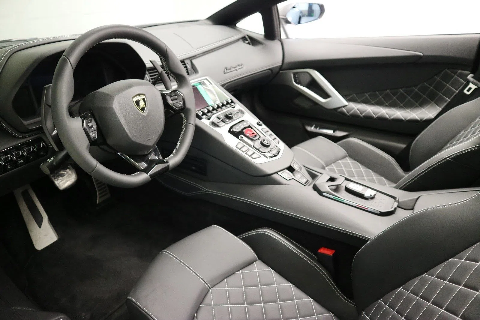 2018 Lamborghini Aventador S Roadster interior