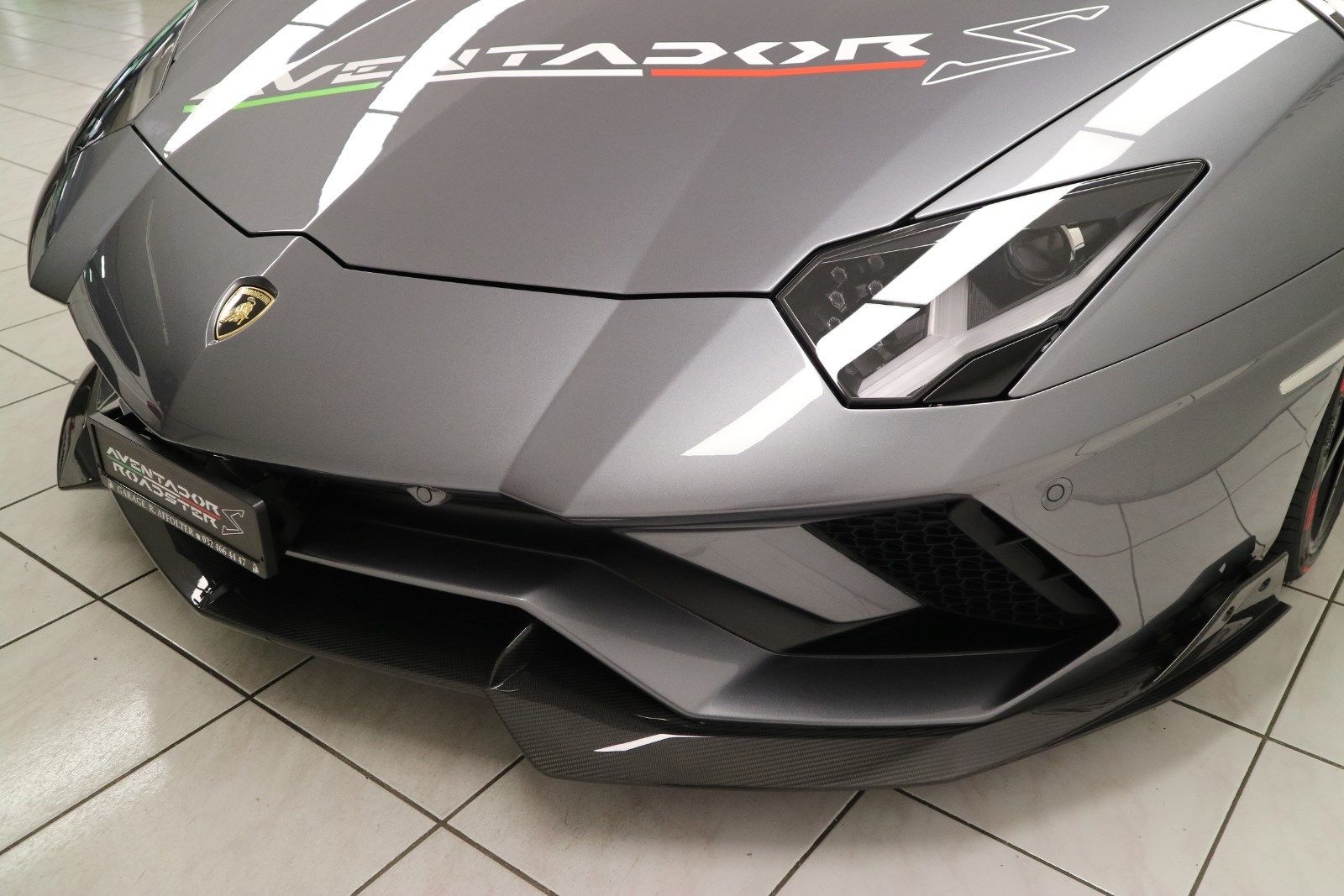 2018 Lamborghini Aventador S Roadster, 6/12