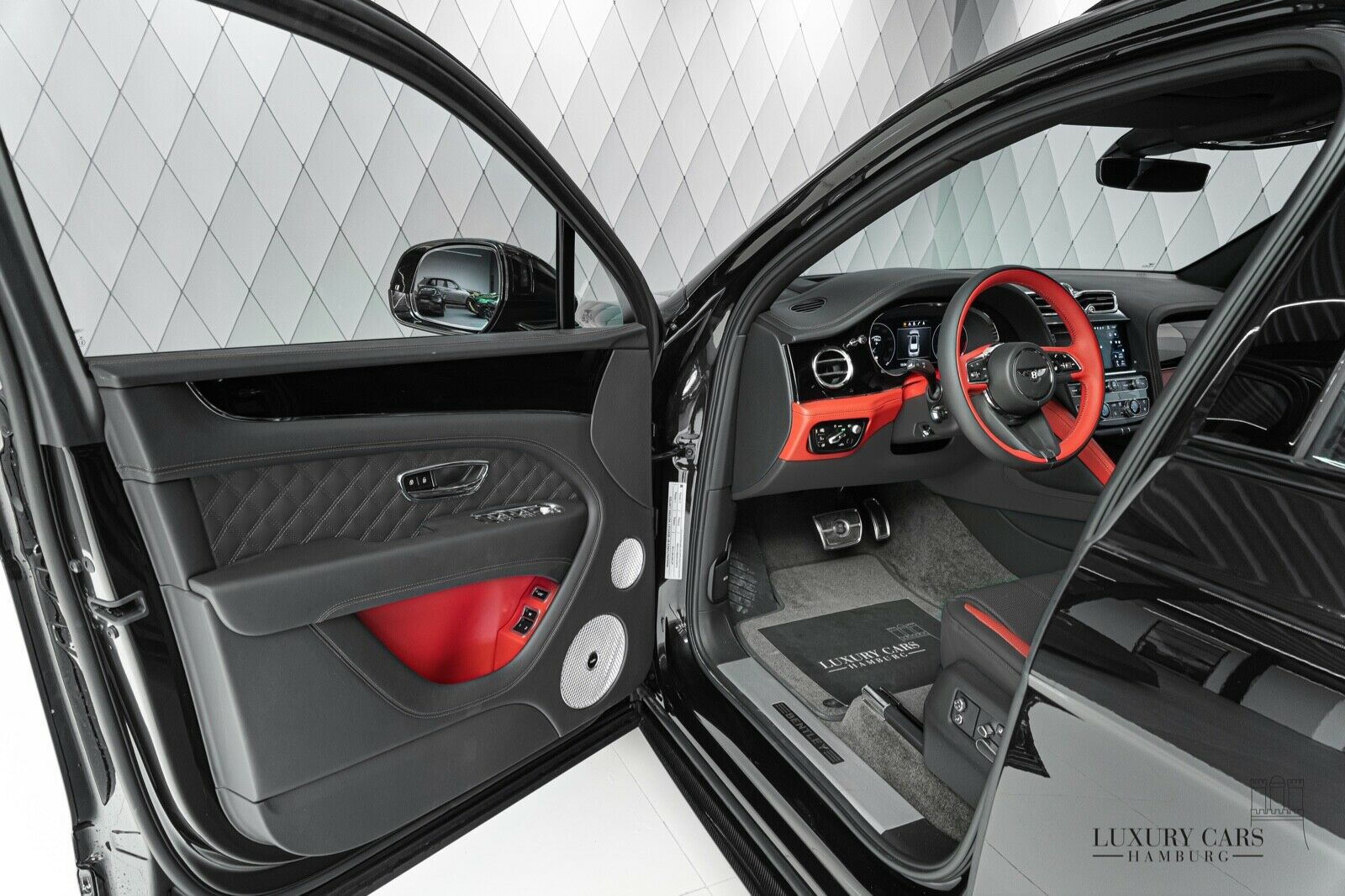 2022 Bentley Bentayga, 8/16