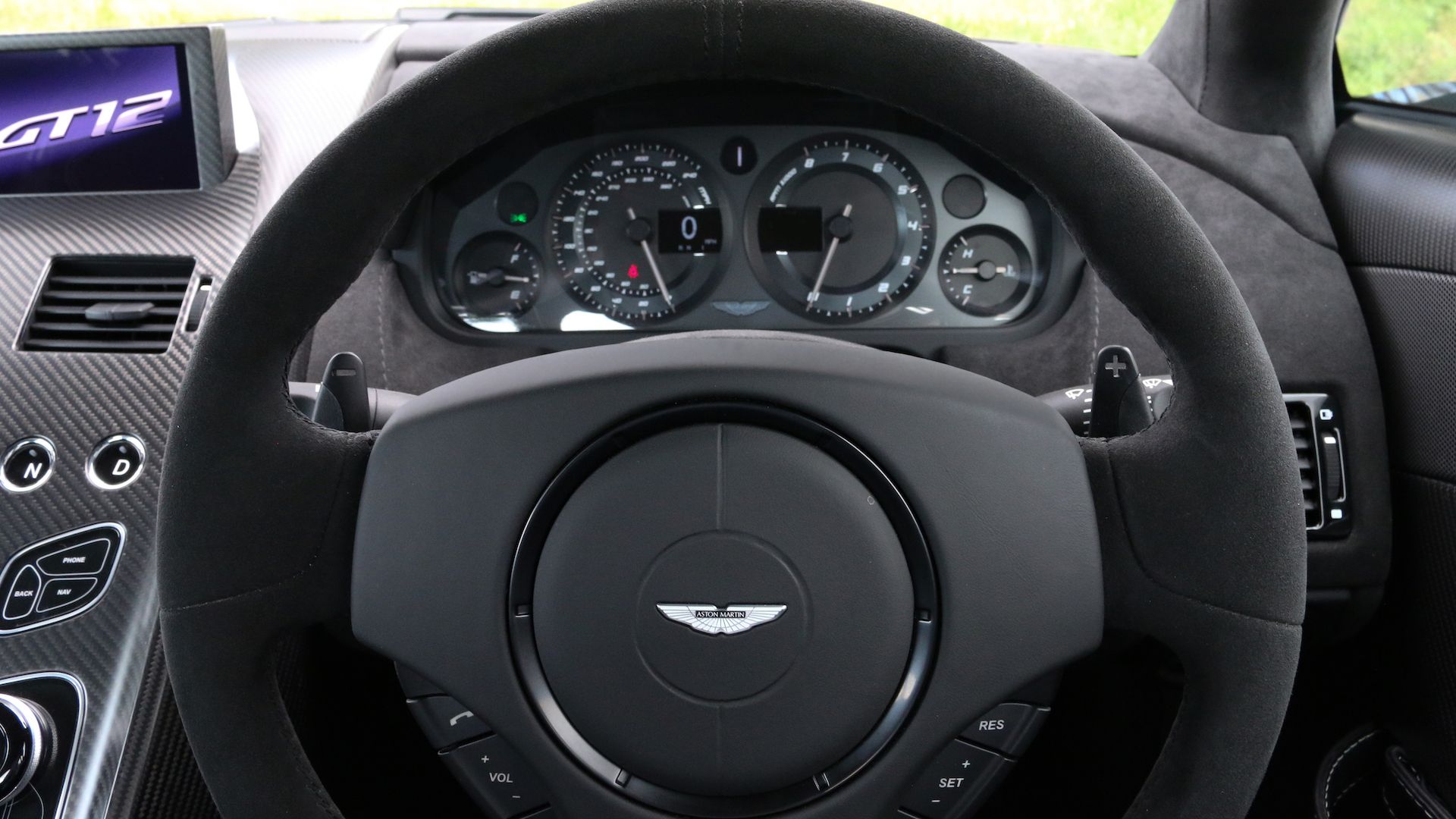 2015 ASTON MARTIN GT12, 19/20