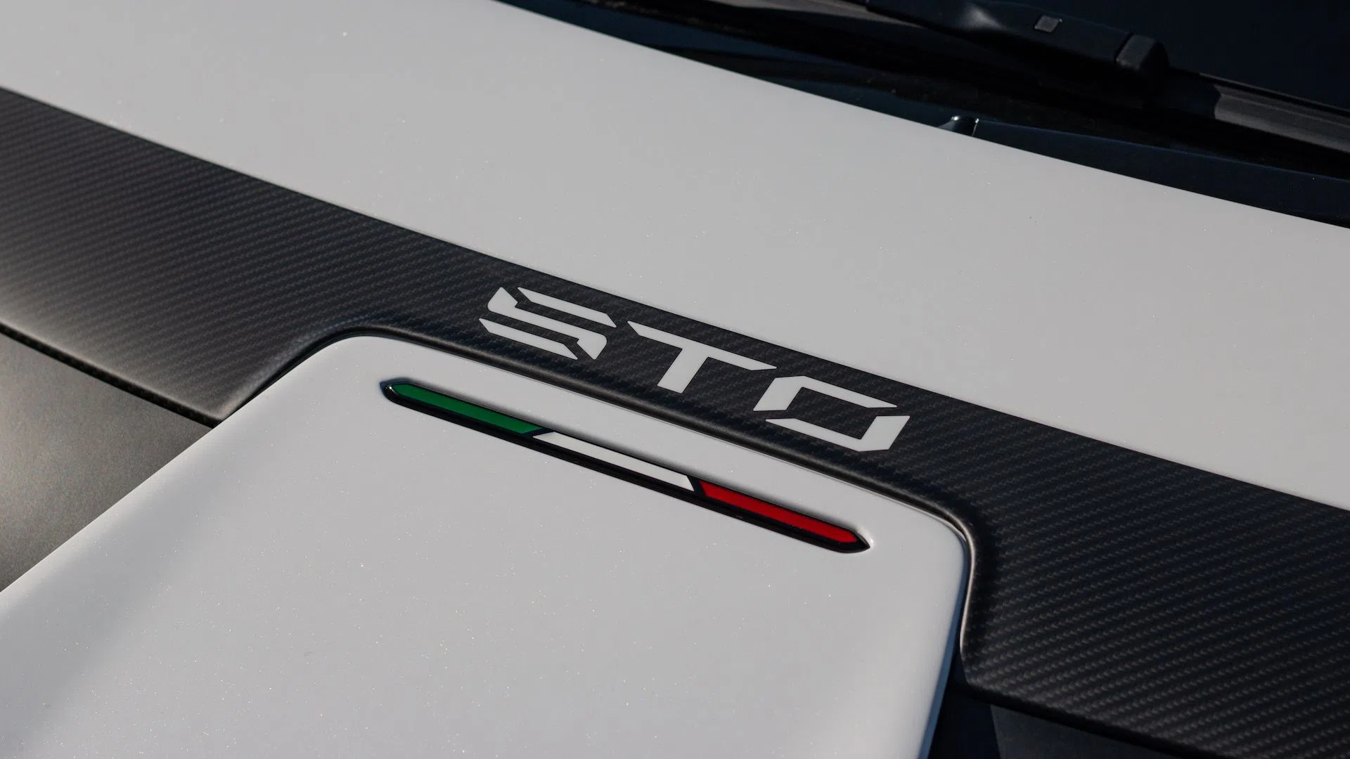 2021 Lamborghini Huracn STO interior, door sill