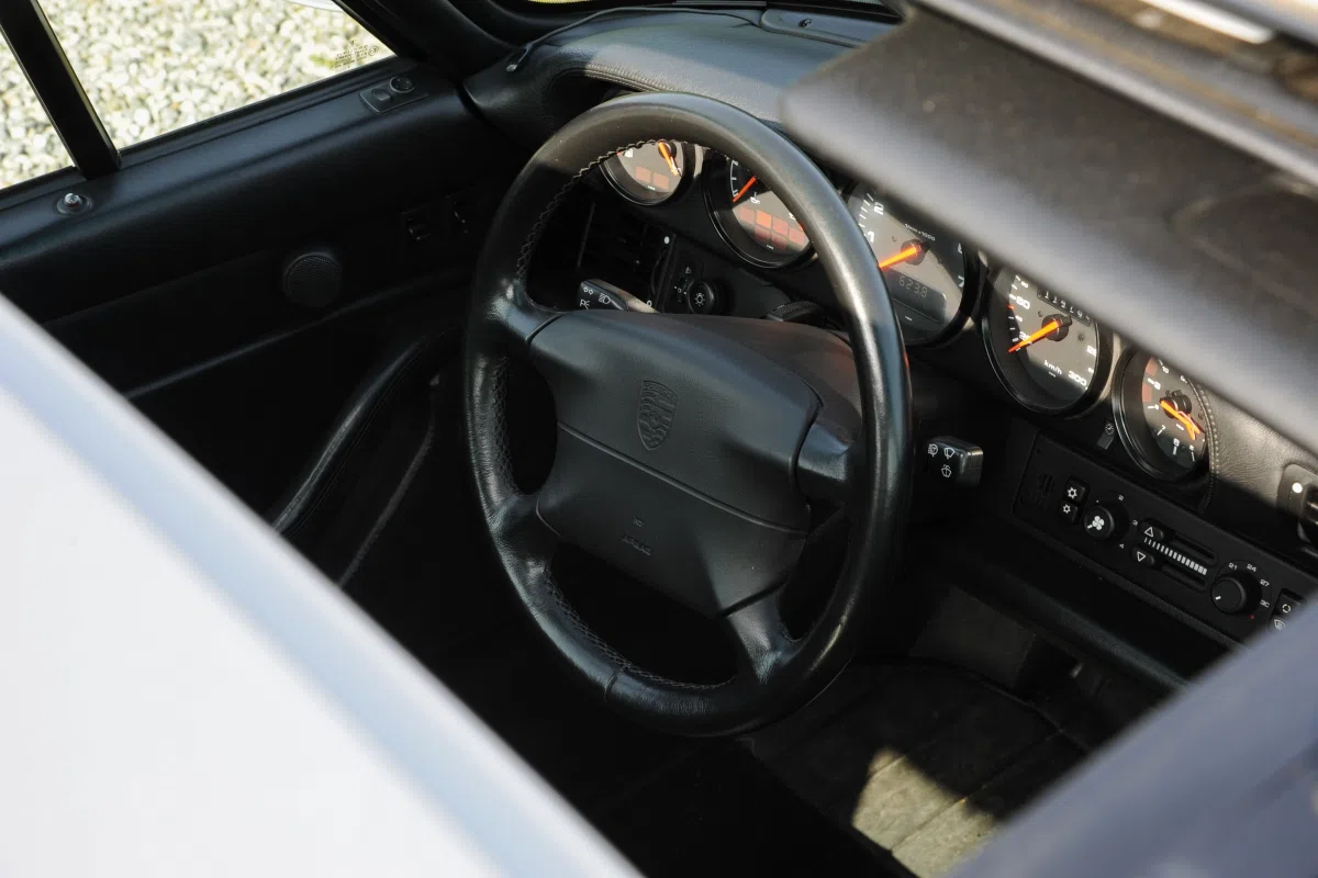 1996 Porsche 993 Carrera 4S - X51 interior, dashboard, Black Leather