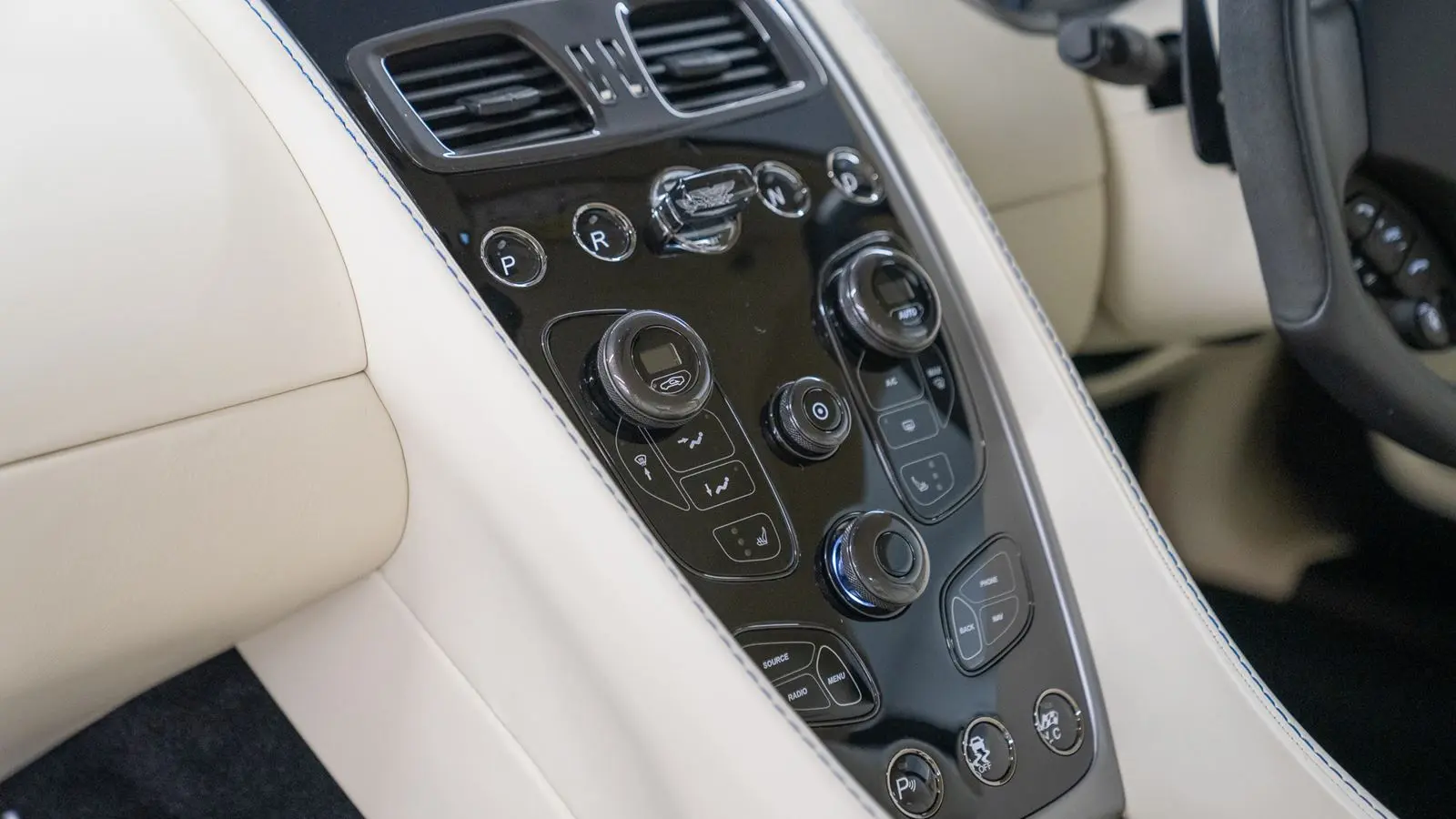 2013 Aston Martin VANQUISH V12, 16/20