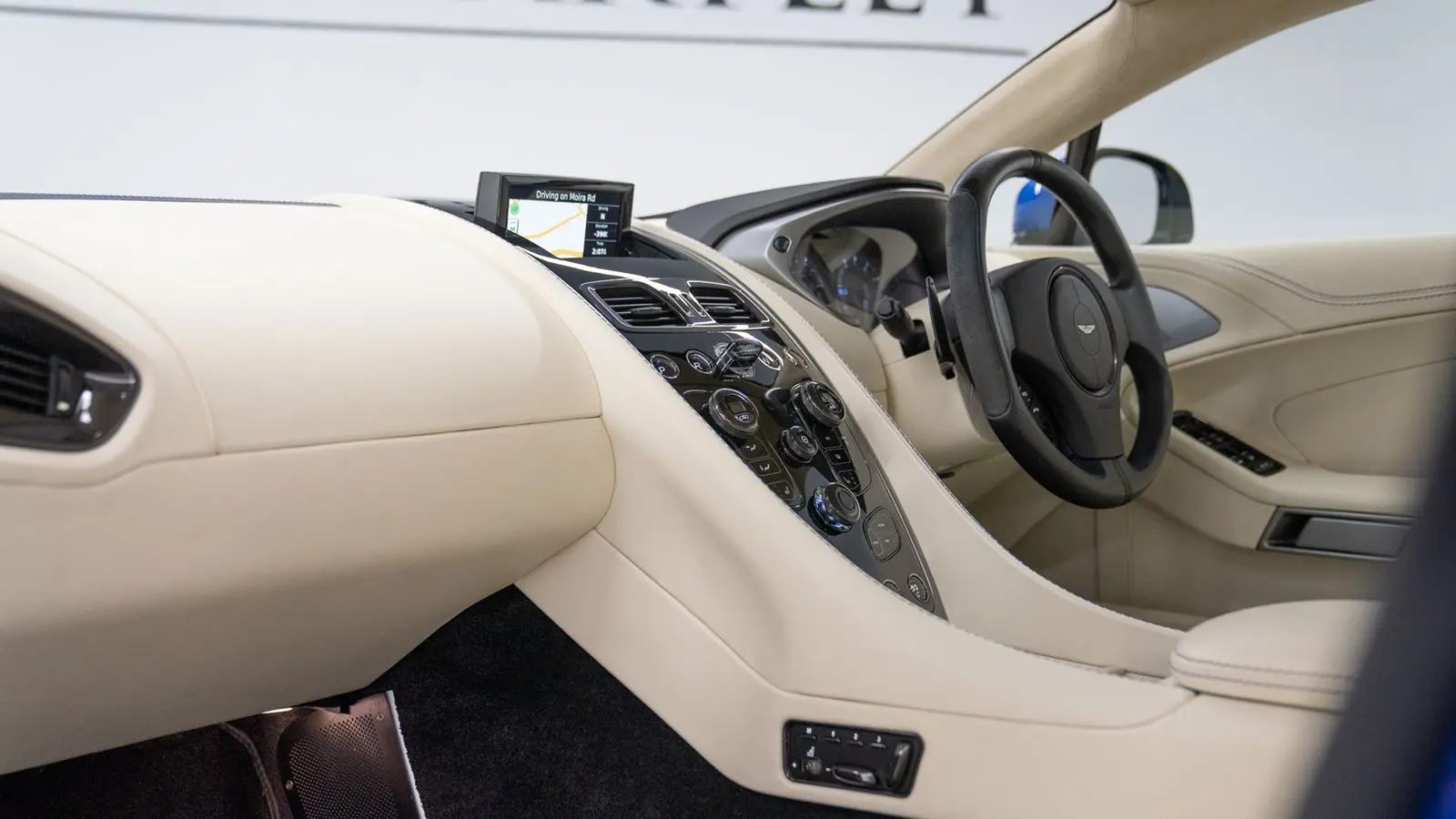 2013 Aston Martin VANQUISH V12, 17/20