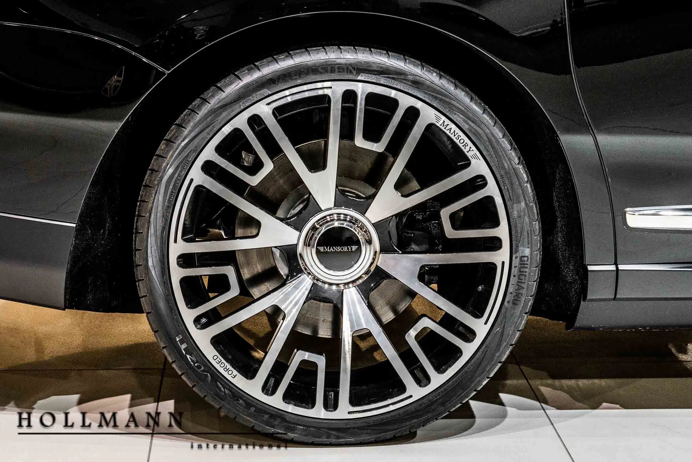 2019 Rolls-Royce Cullinan wheel