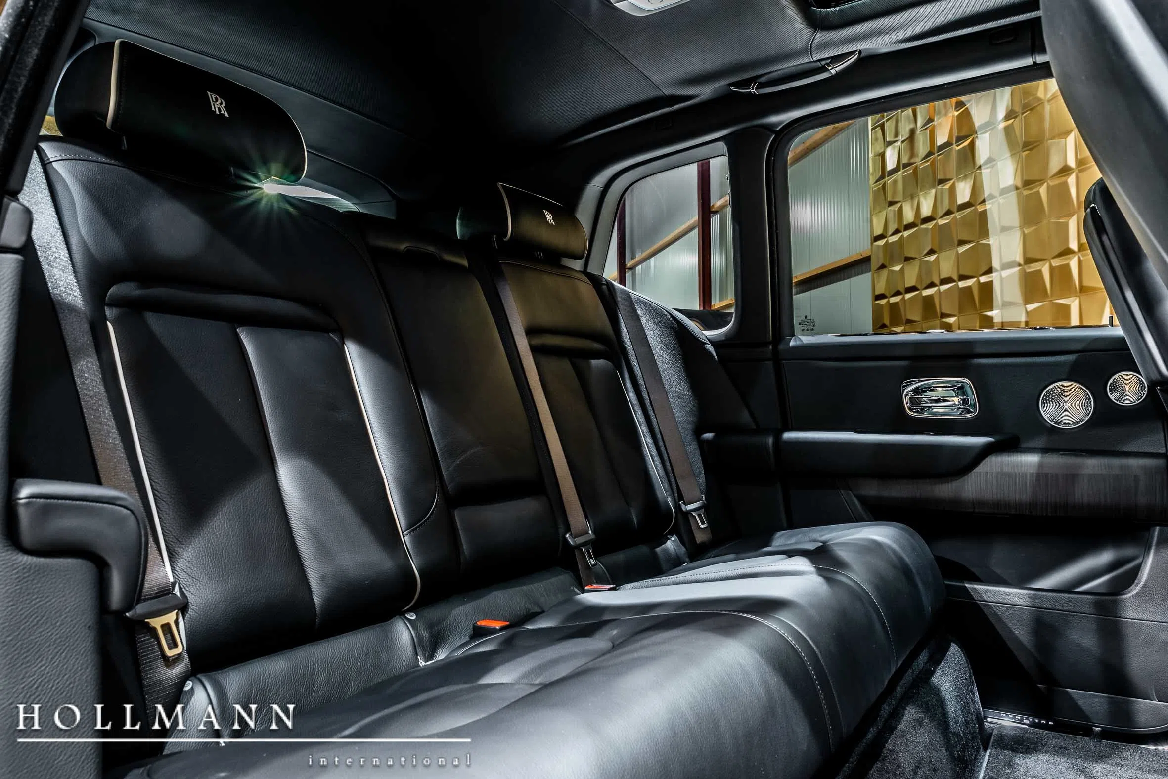 2019 Rolls-Royce Cullinan interior, seats, Leather Black