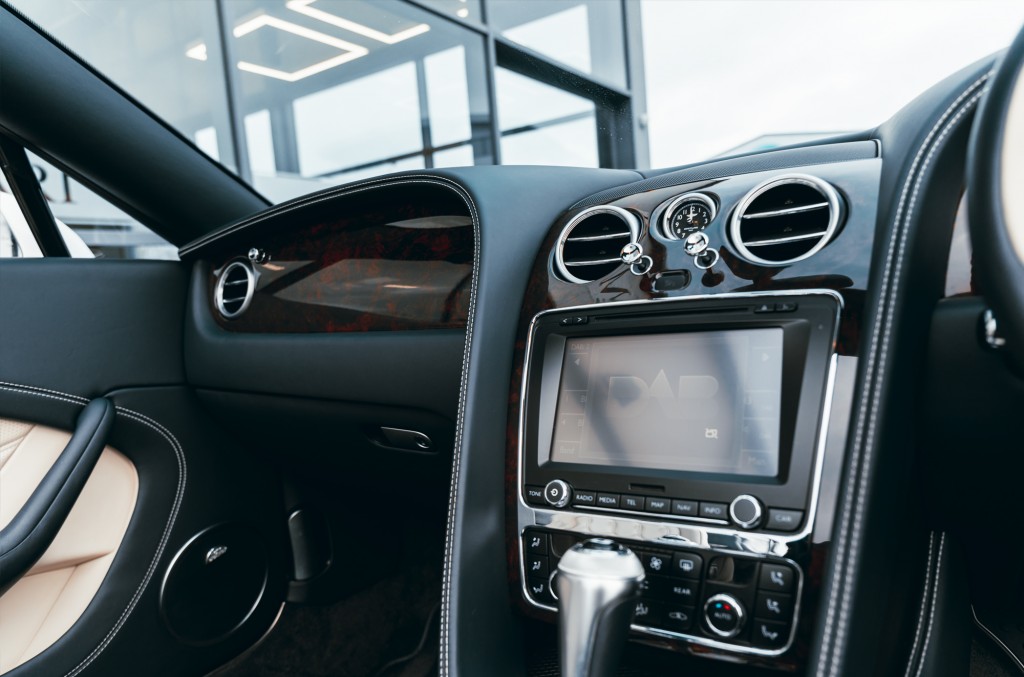 2015 BENTLEY CONTINENTAL GTC, 19/20