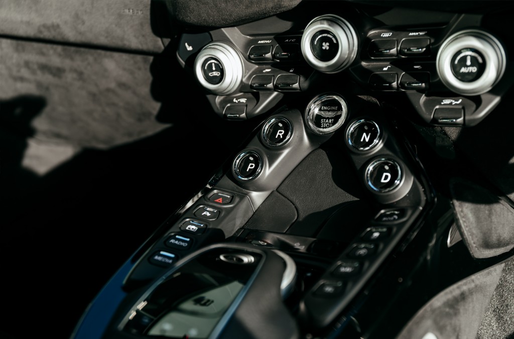 2019 ASTON MARTIN VANTAGE, 17/24