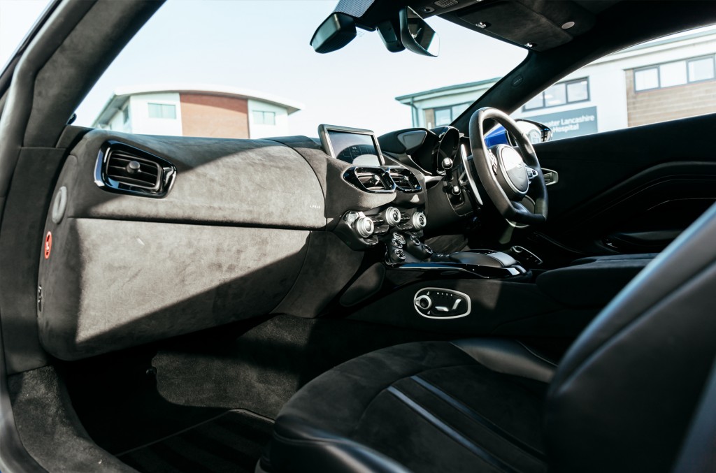 2019 ASTON MARTIN VANTAGE, 19/24
