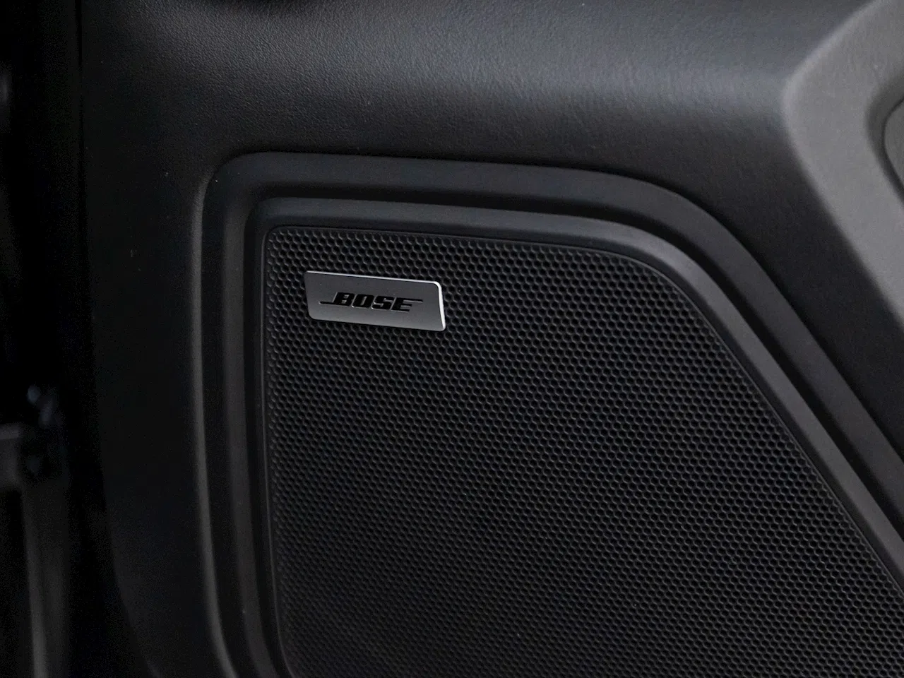 2018 Porsche Macan GTS interior, door panel, Black Leather & Alcantara