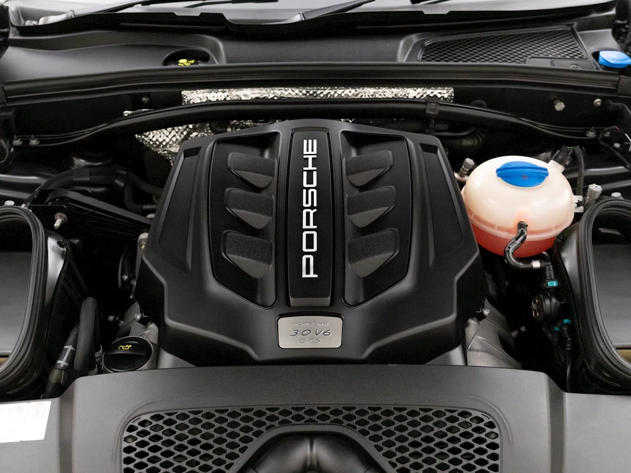 2018 Porsche Macan GTS engine