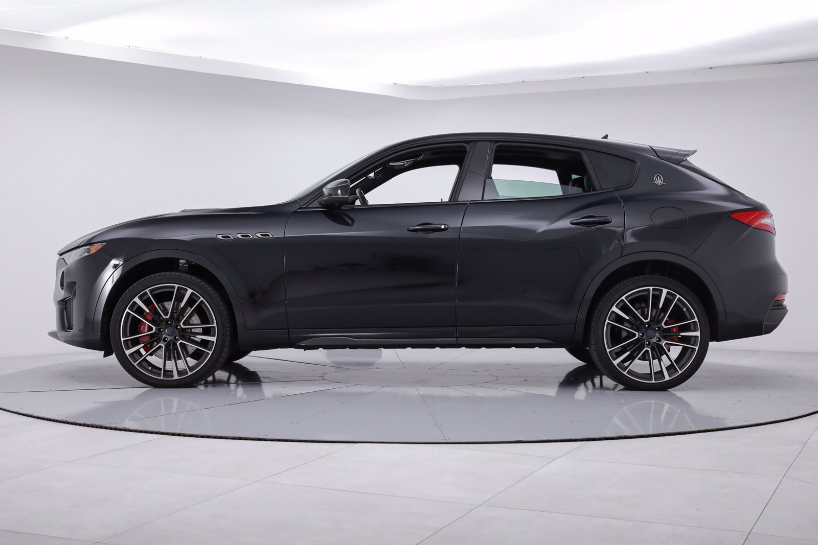 2019 Maserati Levante Trofeo, 2/17