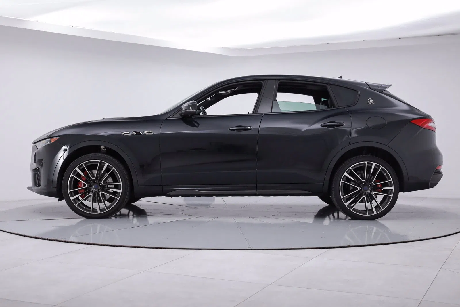 2019 Maserati Levante Trofeo for sale, exterior, Black