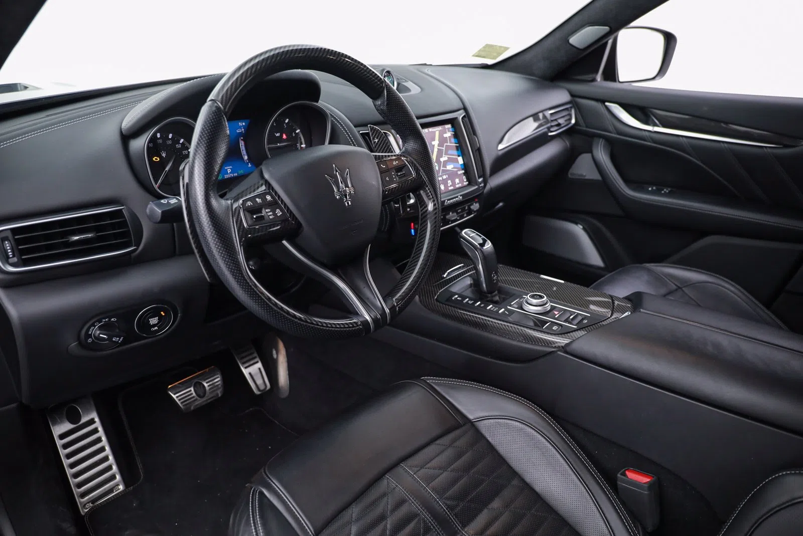 2019 Maserati Levante Trofeo interior, Black