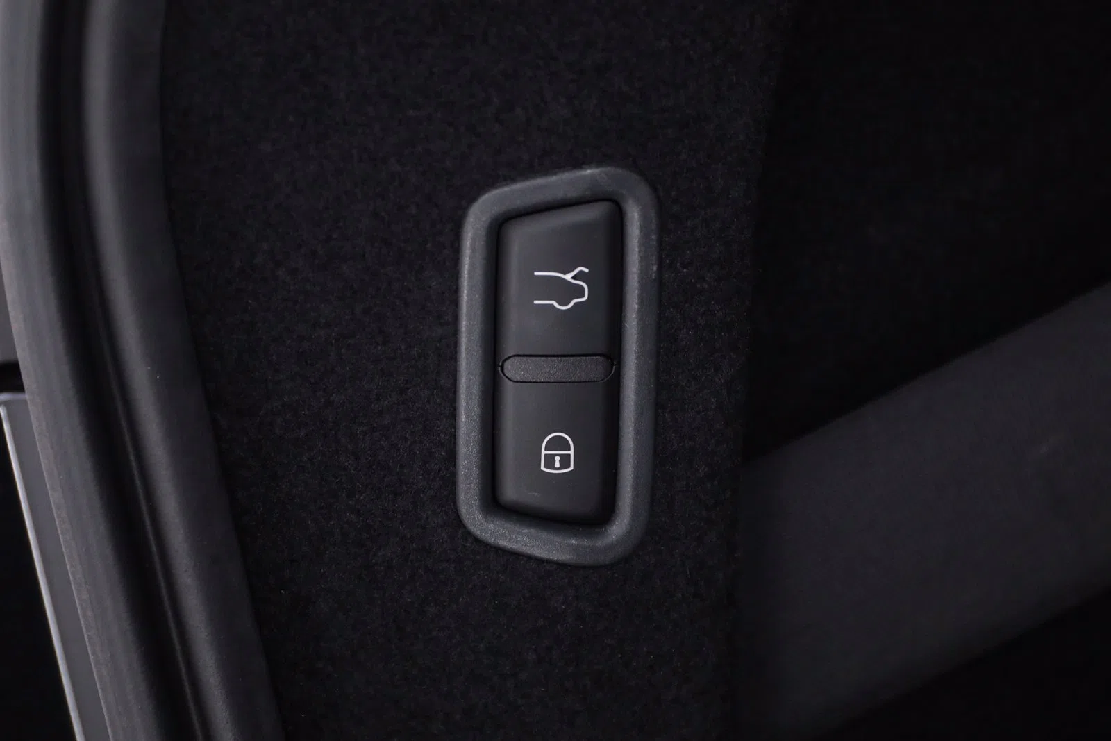 2019 Maserati Levante Trofeo interior, door panel, Black