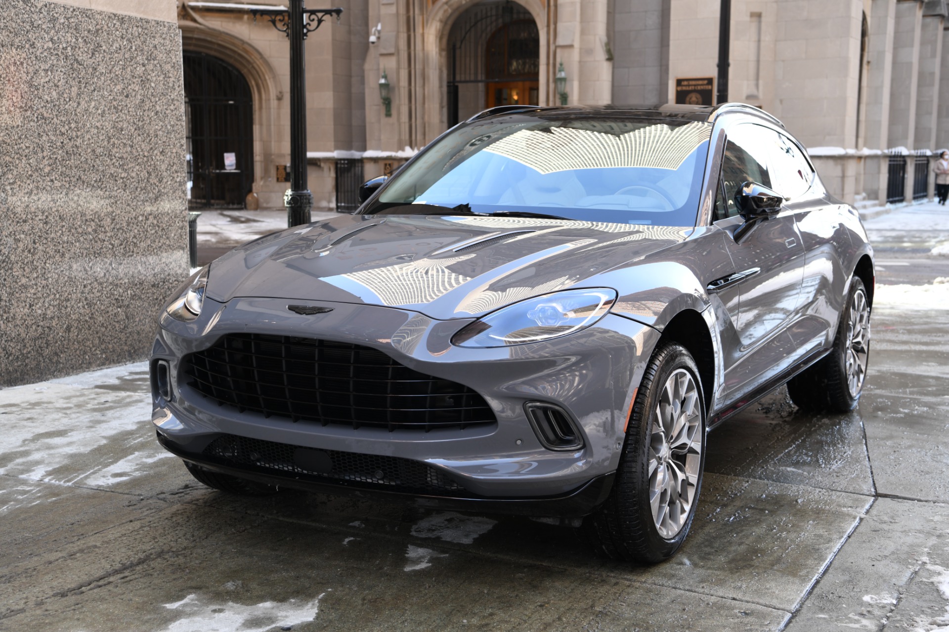 2021 ASTON MARTIN DBX