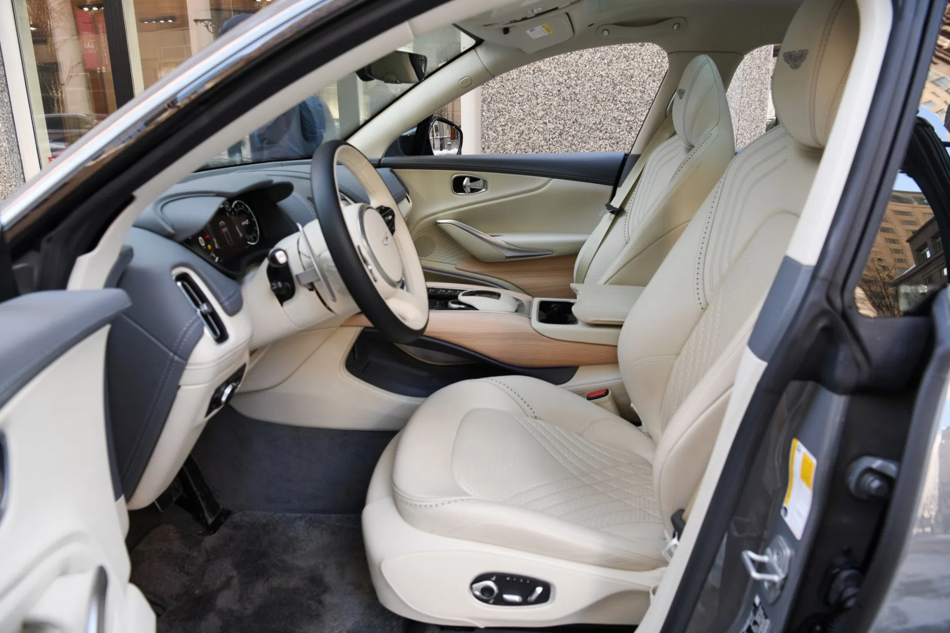 2021 Aston Martin DBX interior, seats, IVORY