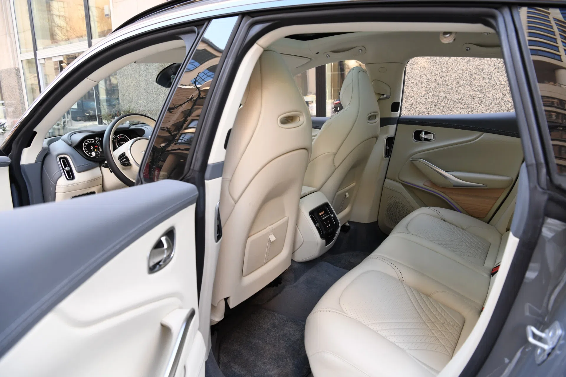 2021 Aston Martin DBX interior, seats, IVORY