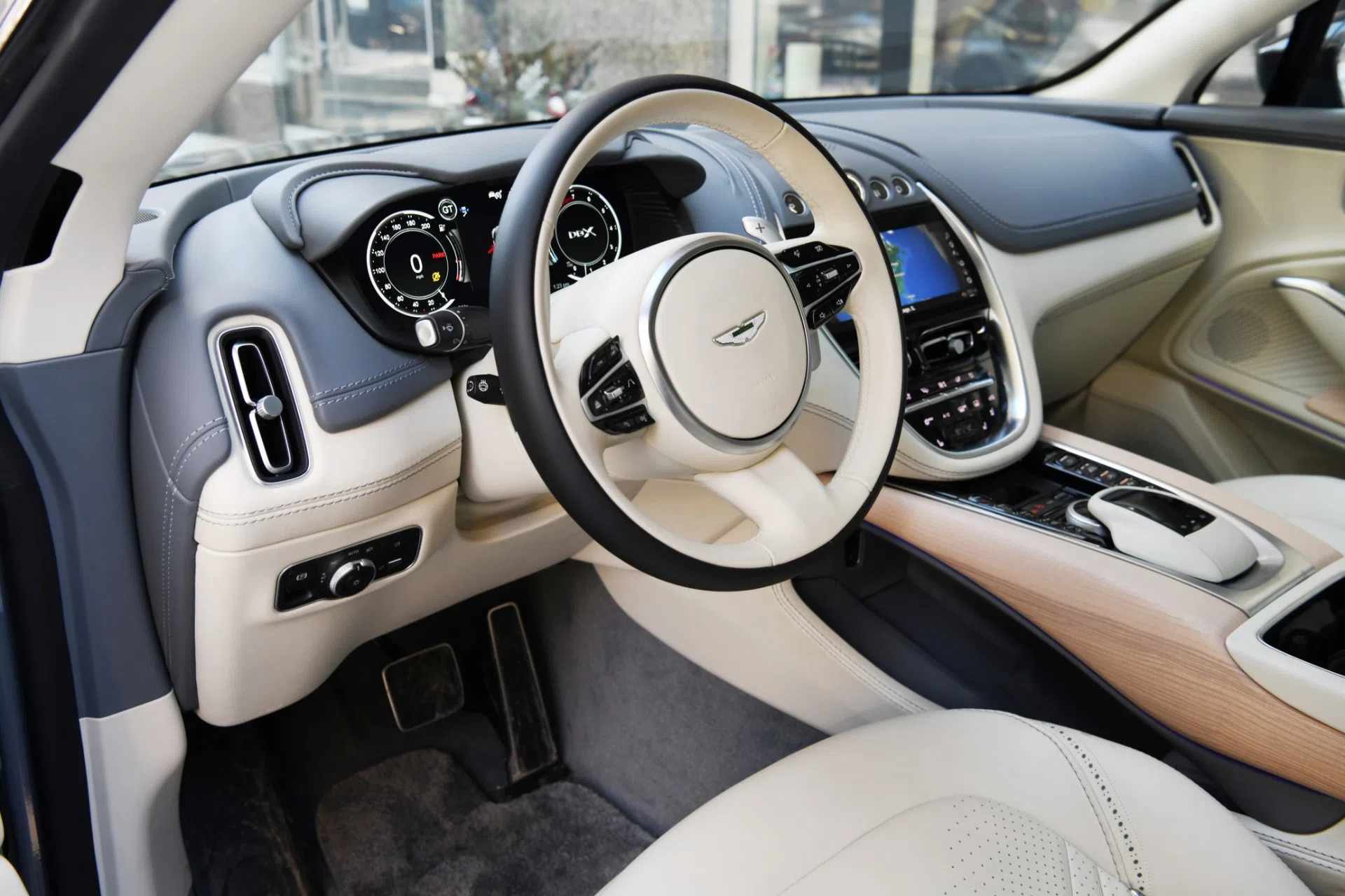 2021 Aston Martin DBX interior, IVORY