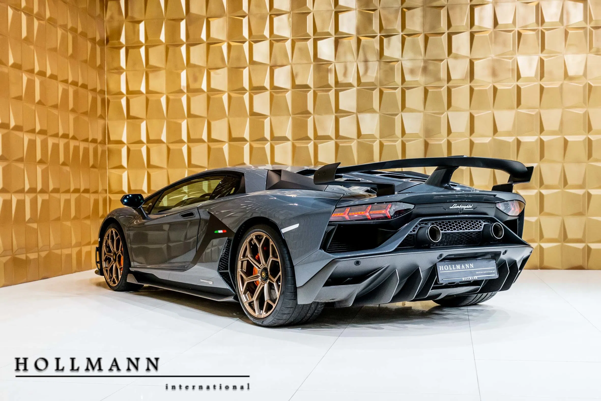 2019 Lamborghini Aventador SVJ for sale, exterior, Grigio Telesto