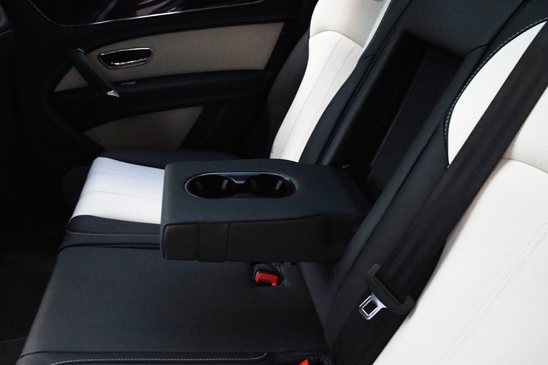 2019 BENTLEY BENTAYGA, 11/20