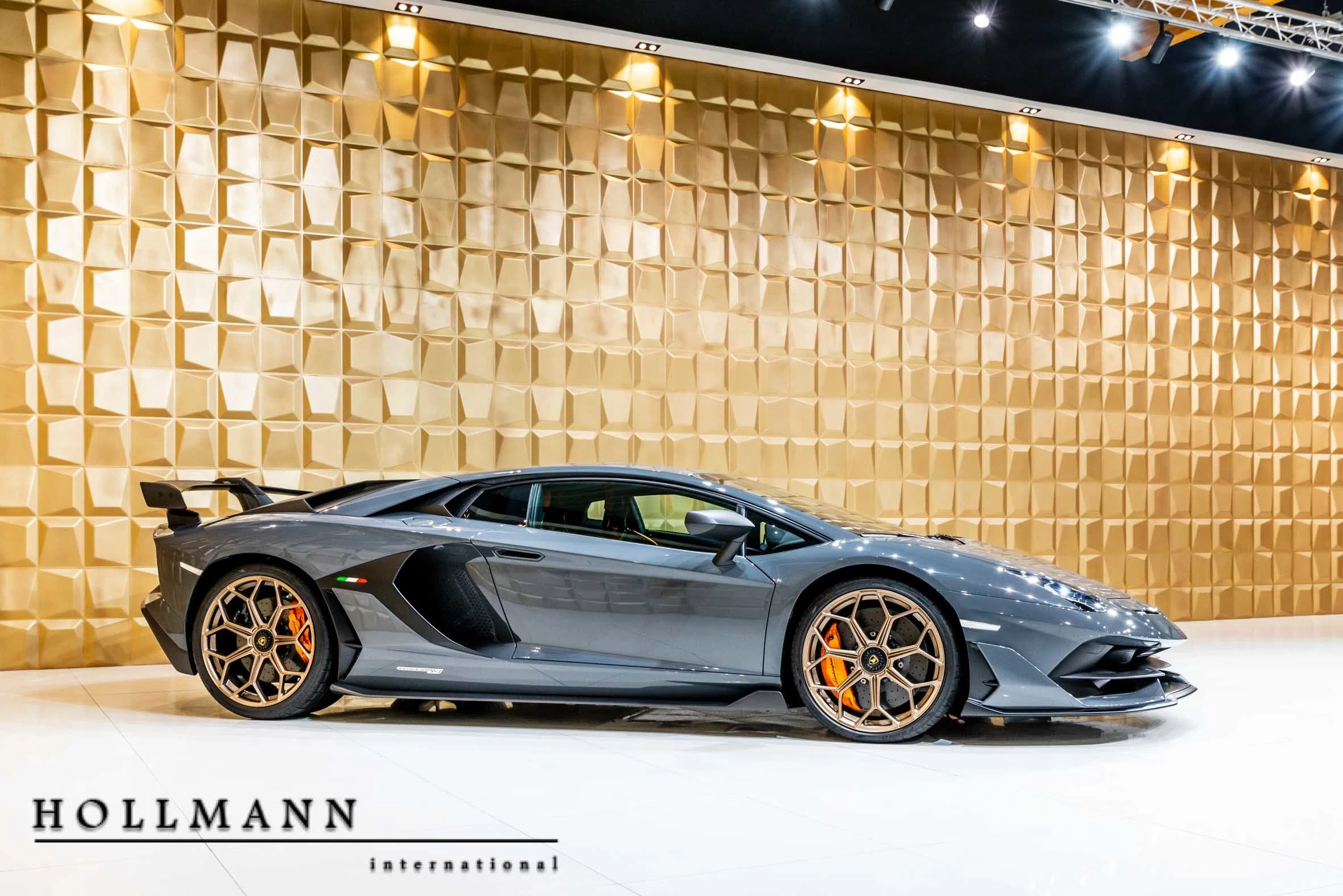 2019 Lamborghini Aventador SVJ for sale, exterior, Grigio Telesto