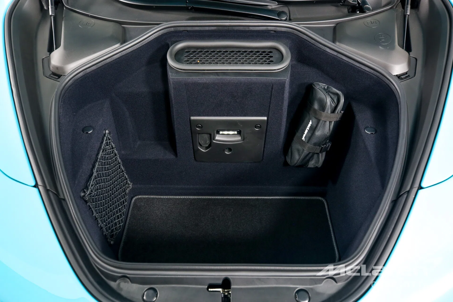 2022 McLaren 720S Spider trunk