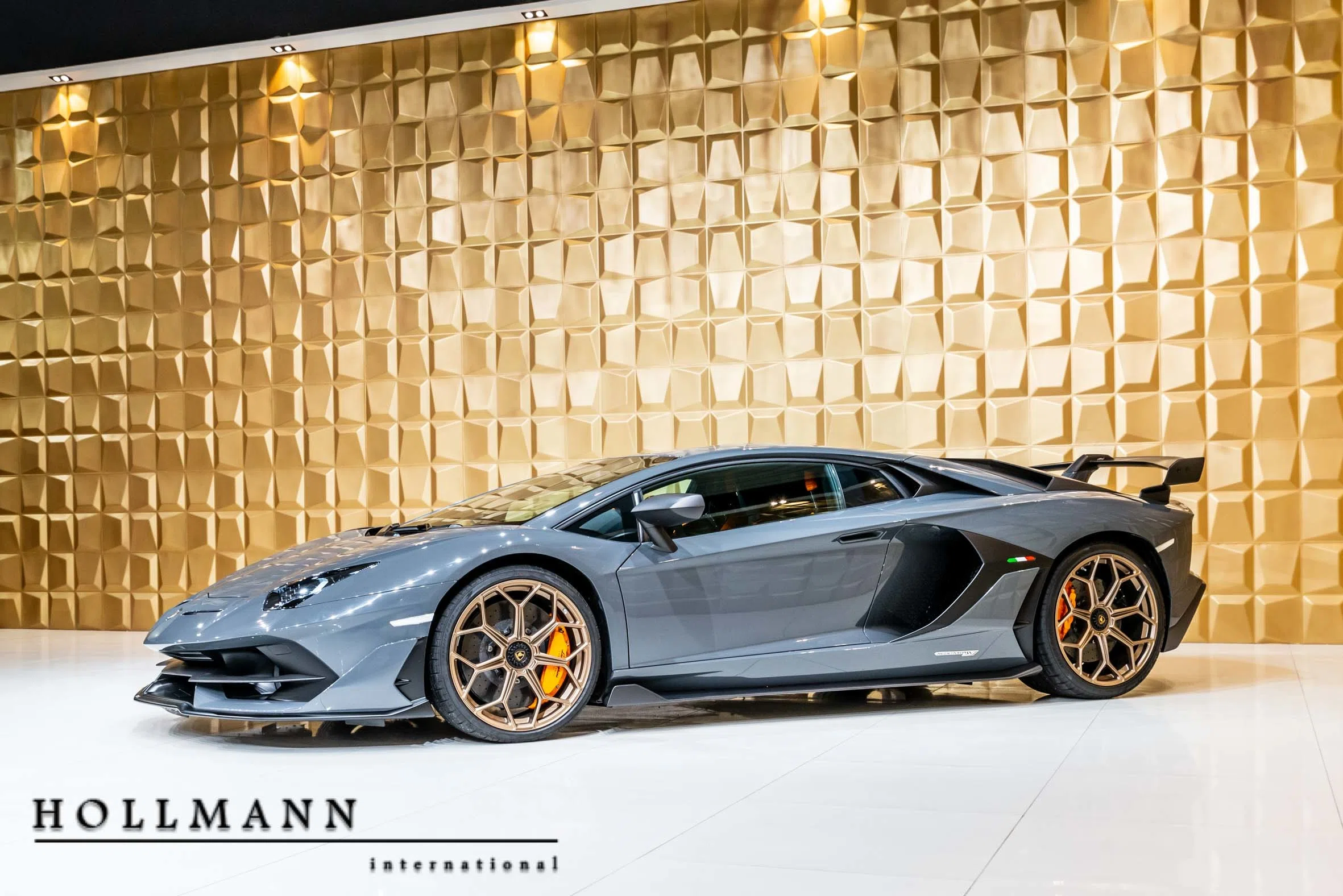 2019 Lamborghini Aventador SVJ for sale, exterior, Grigio Telesto
