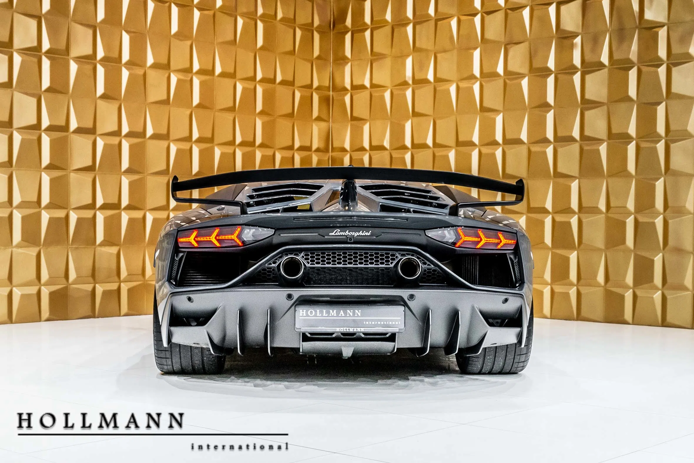 2019 Lamborghini Aventador SVJ for sale, exterior, Grigio Telesto