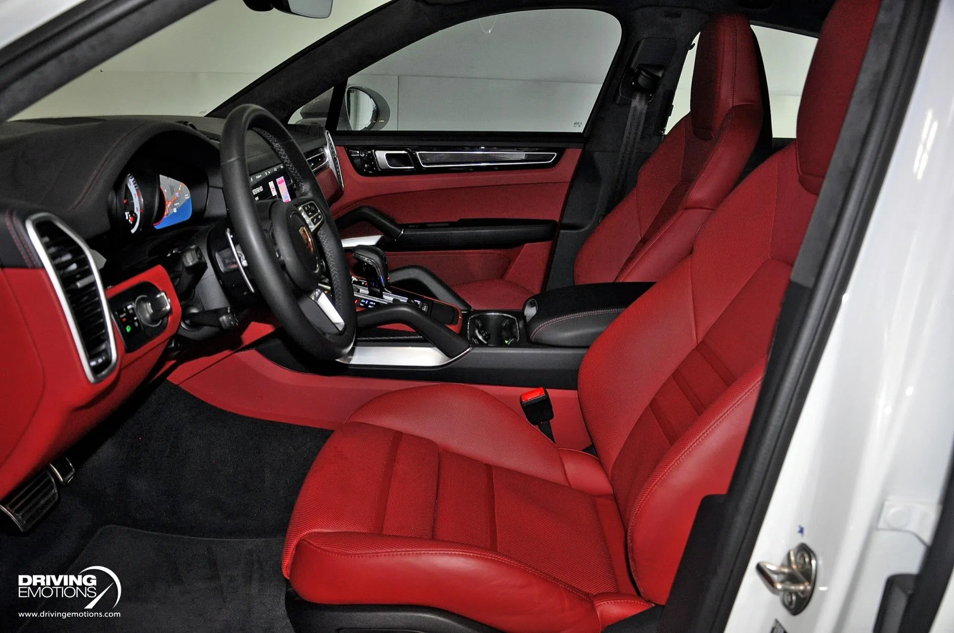 2021 Porsche Cayenne Turbo interior, seats, BLACK/BORDEAUX RED, Leather