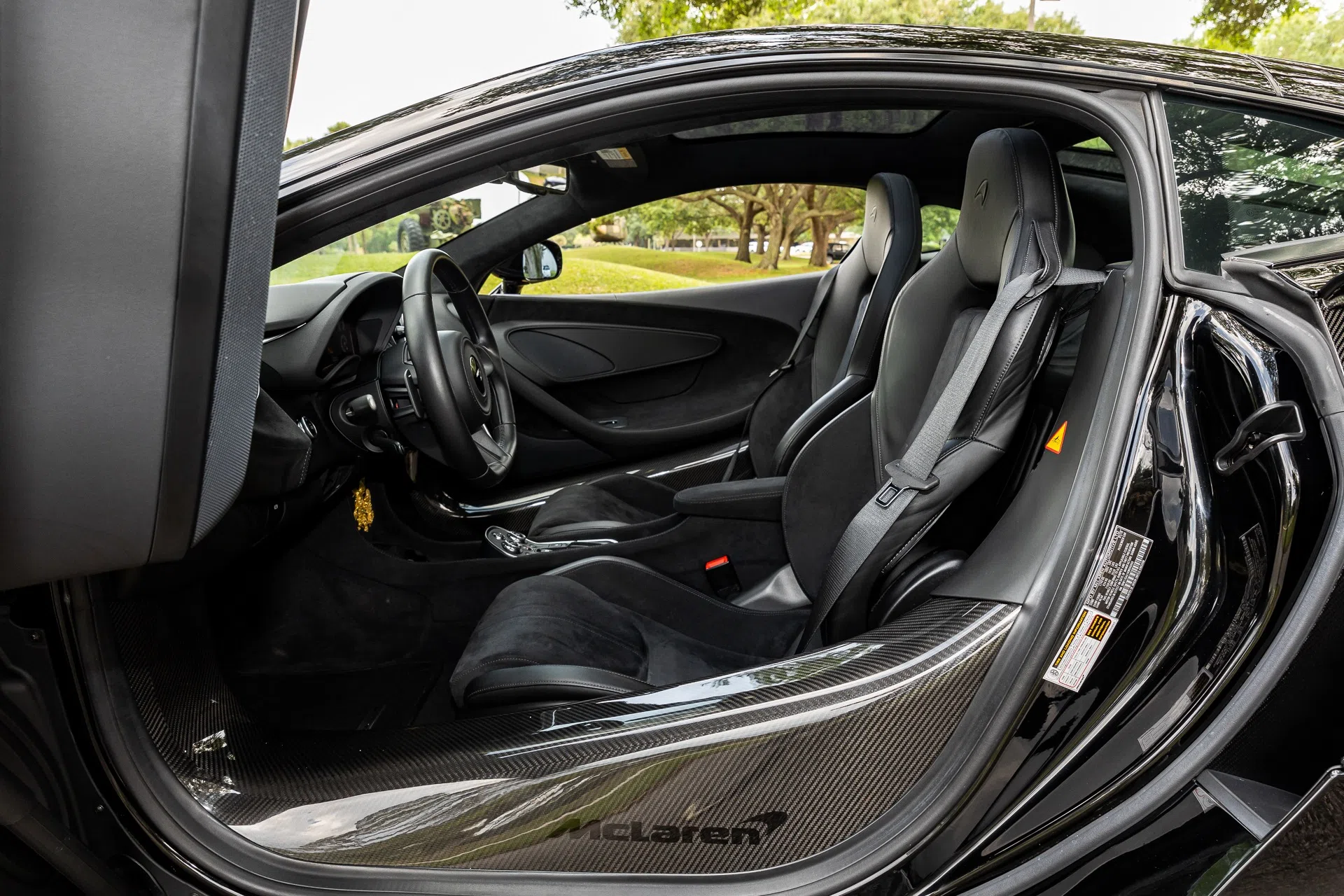 2019 McLaren 570GT interior, Carbon Black