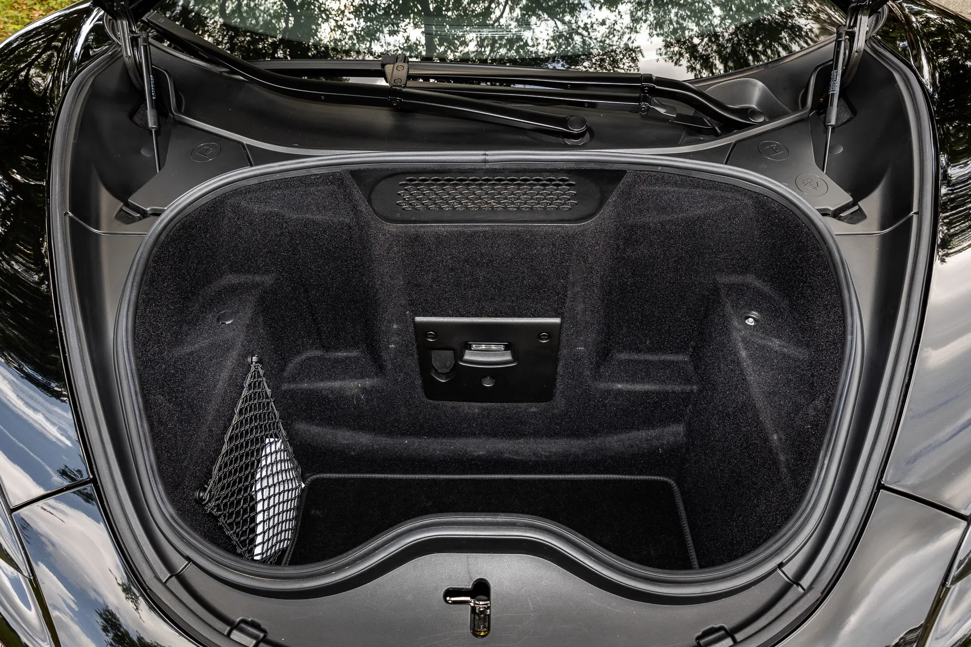 2019 McLaren 570GT trunk