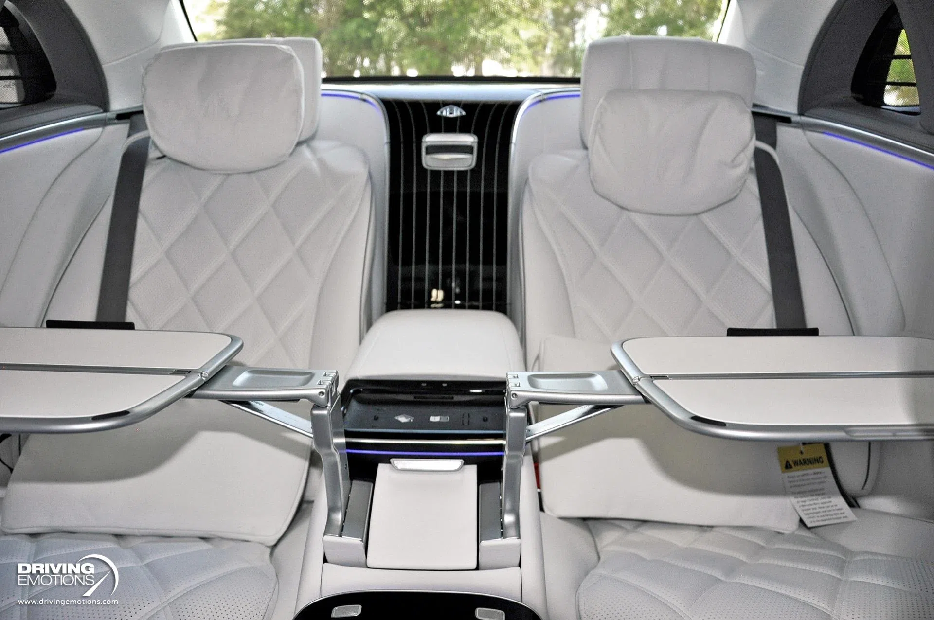 2022 Mercedes-Maybach S580 4MATIC interior, seats, Crystal White/Silver Grey Pearl