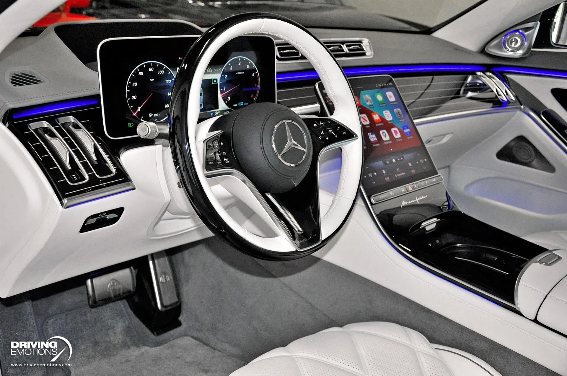 2022 Mercedes-Maybach S580 4MATIC interior, dashboard, Crystal White/Silver Grey Pearl