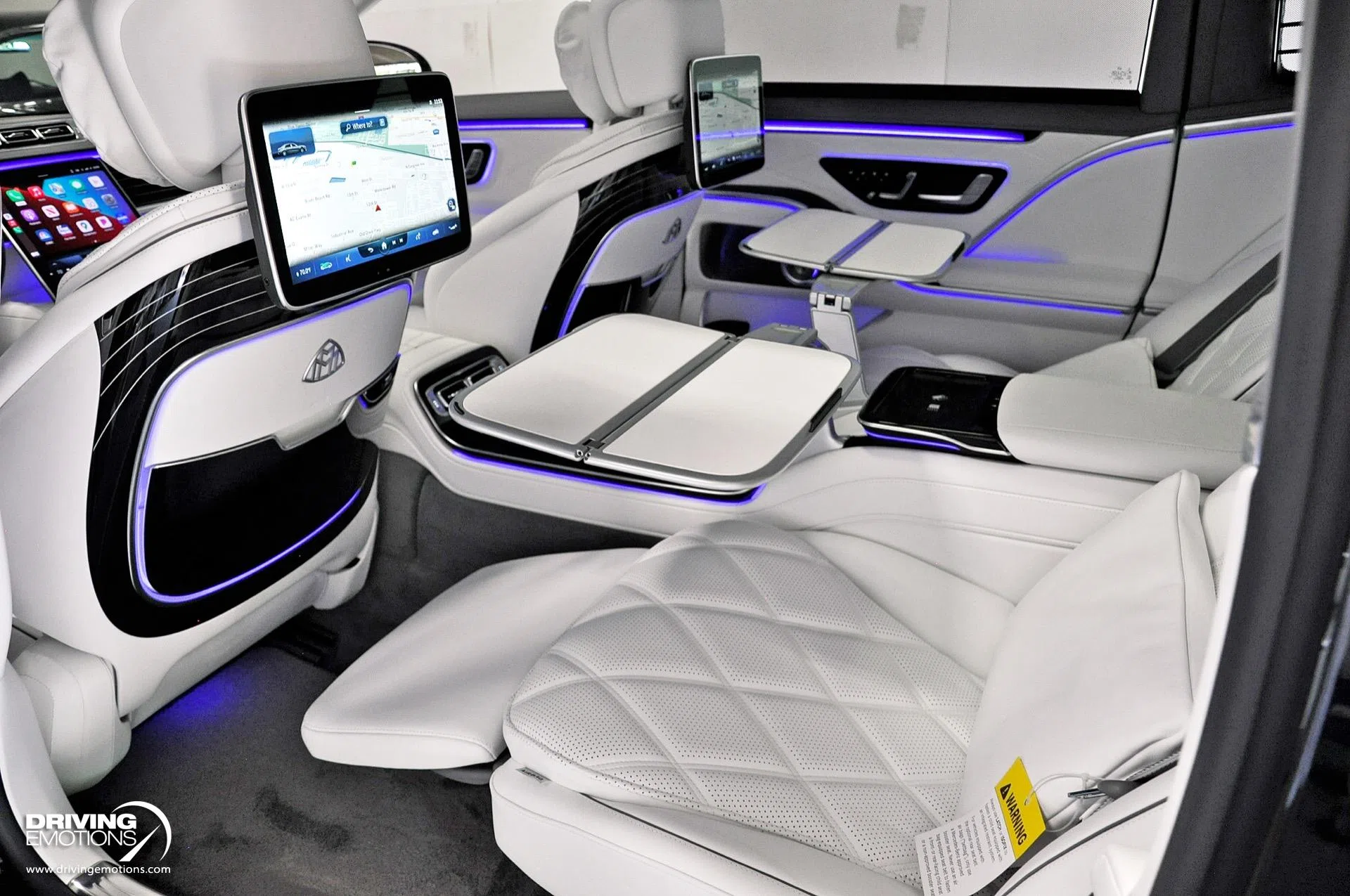 2022 Mercedes-Maybach S580 4MATIC interior, seats, Crystal White/Silver Grey Pearl