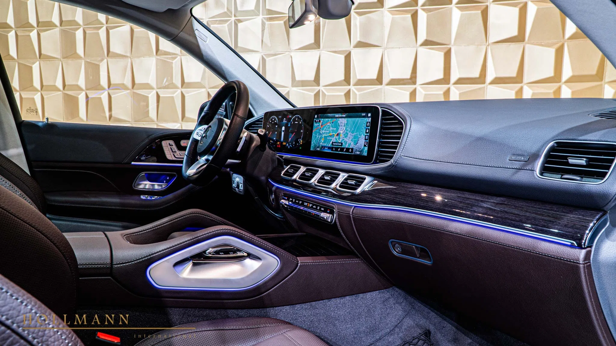 Mercedes-Benz GLS 400d 4MATIC interior, Leather Brown