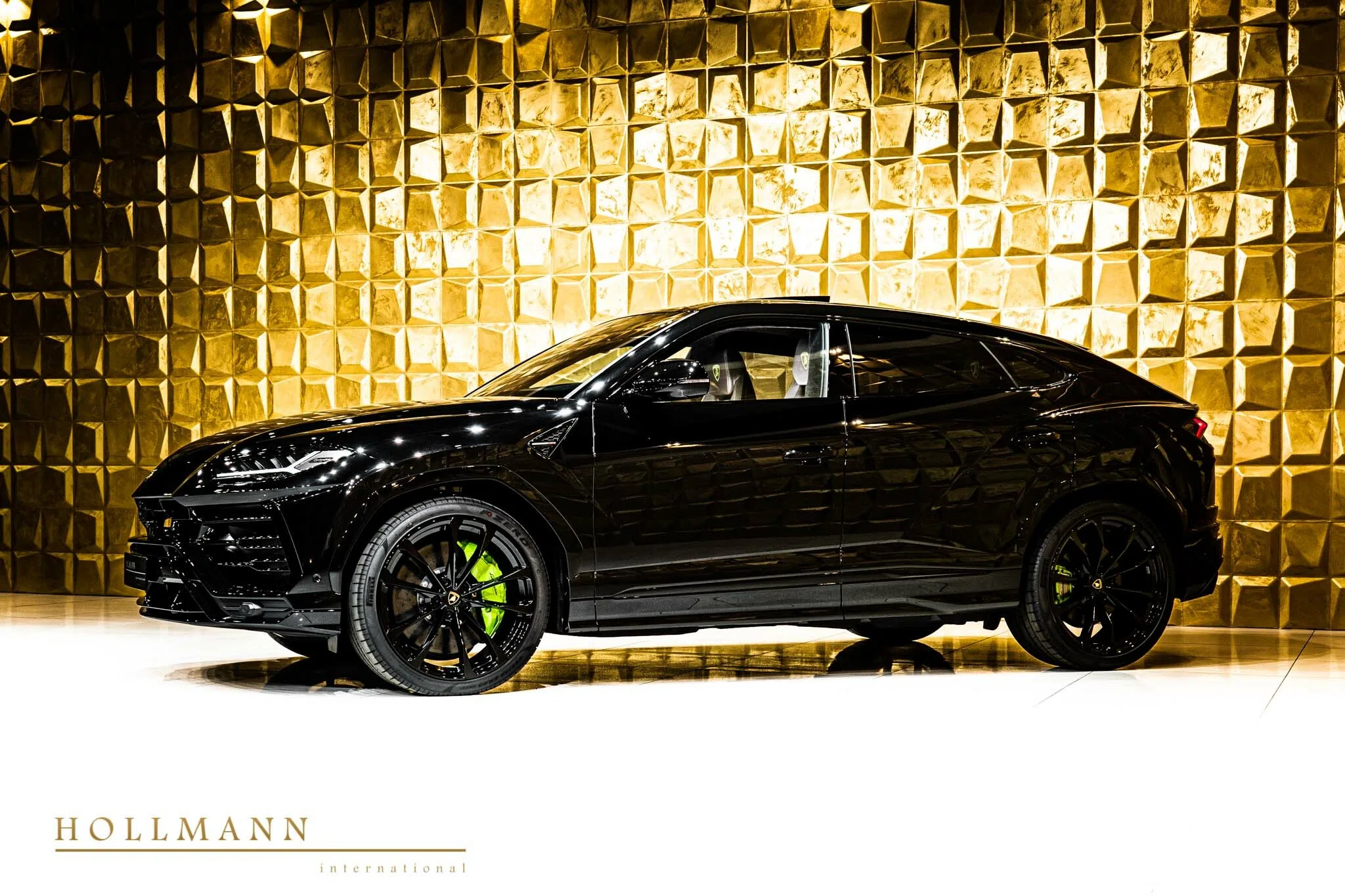 Lamborghini Urus for sale, exterior, Nero Helene